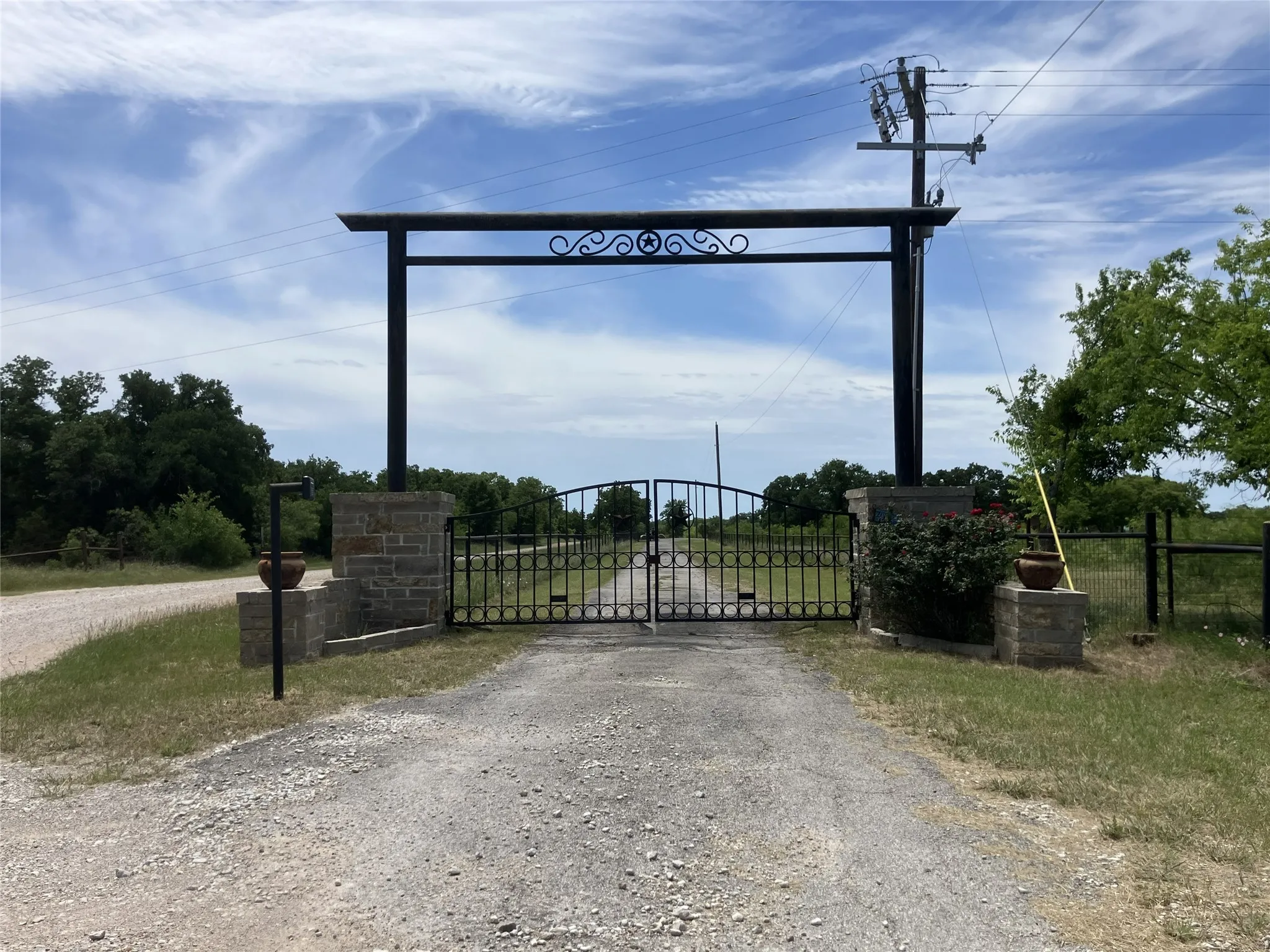 Single Family Residence For Sale in Eastland County , 402 County Road 455, Ranger, Texas 76470, 3 Bedroom, 3 Bathroom, 3 Garage spaces, 5,050 Sqft, built in 1978, mls#21302096, Real Estate Agent in Ranger, Homes For Sale in Eastland county, Homes For Sale in Ranger, Realtor in Ranger Texas, Real Estate Brokerage Independent Realty Texas, Luminita Cordes Realtor