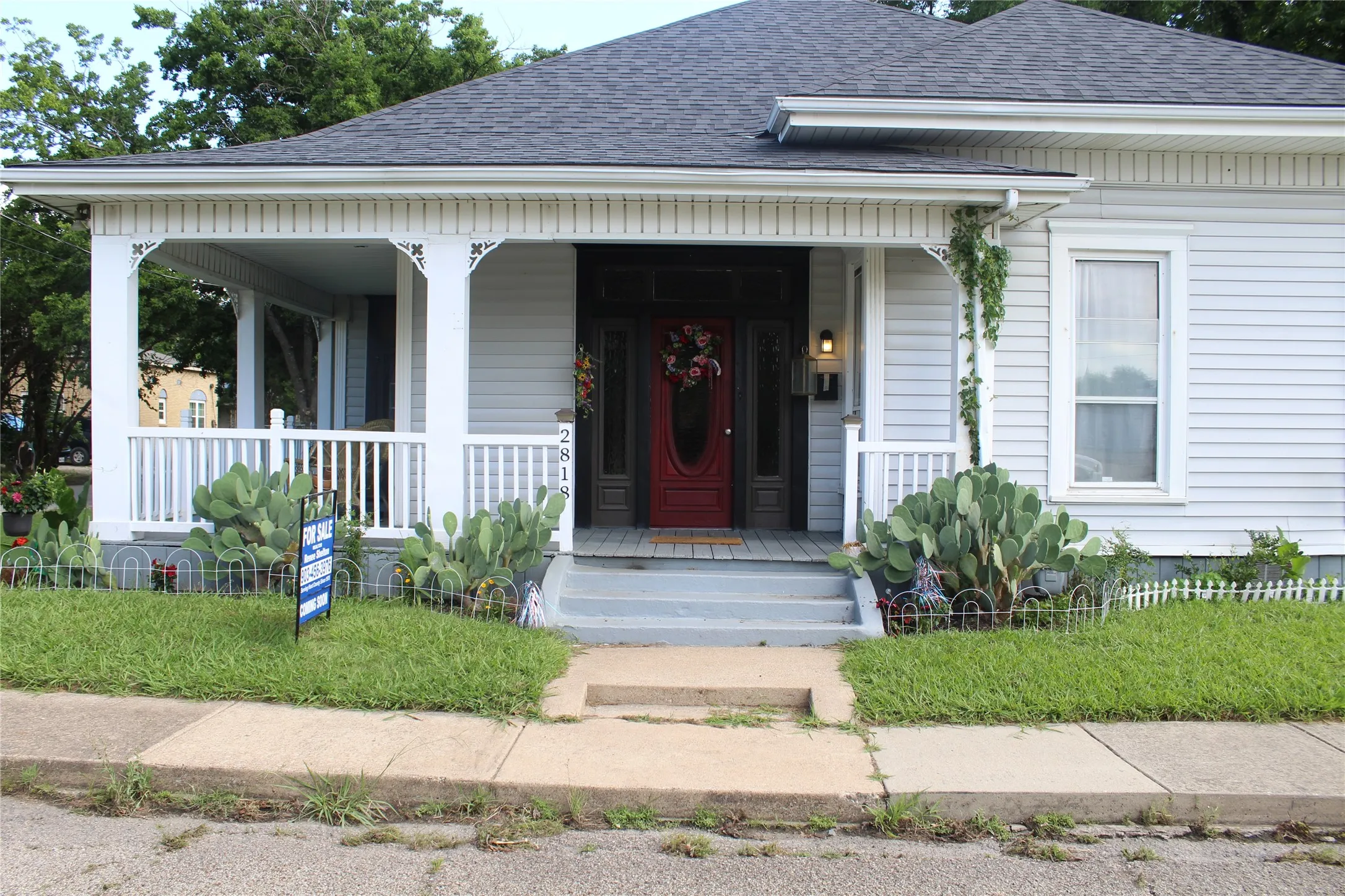 Single Family Residence For Sale in Hunt County , 2818 S Blades Street, Greenville, Texas 75401, 3 Bedroom, 2 Bathroom, Garage spaces, 1,375 Sqft, built in 1926, mls#21292731, Real Estate Agent in Greenville, Homes For Sale in Hunt county, Homes For Sale in Greenville, Realtor in Greenville Texas, Real Estate Brokerage Independent Realty Texas, Luminita Cordes Realtor