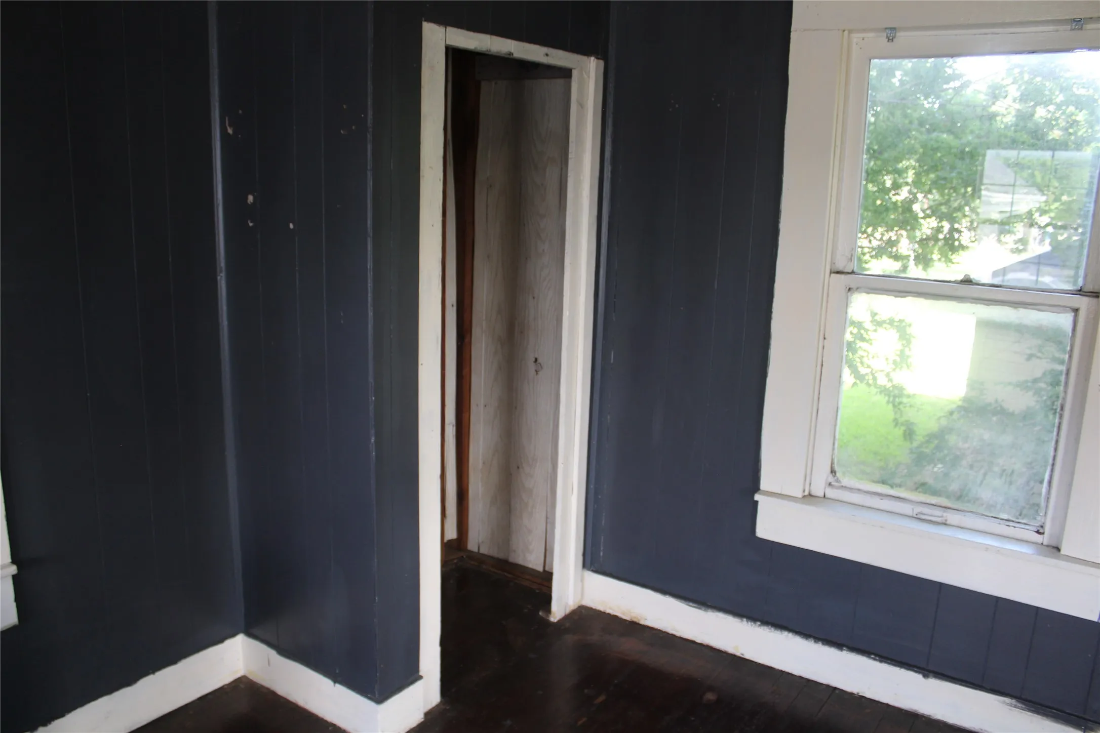 Single Family Residence For Sale in Hunt County , 2818 S Blades Street, Greenville, Texas 75401, 3 Bedroom, 2 Bathroom, Garage spaces, 1,375 Sqft, built in 1926, mls#21292731, Real Estate Agent in Greenville, Homes For Sale in Hunt county, Homes For Sale in Greenville, Realtor in Greenville Texas, Real Estate Brokerage Independent Realty Texas, Luminita Cordes Realtor