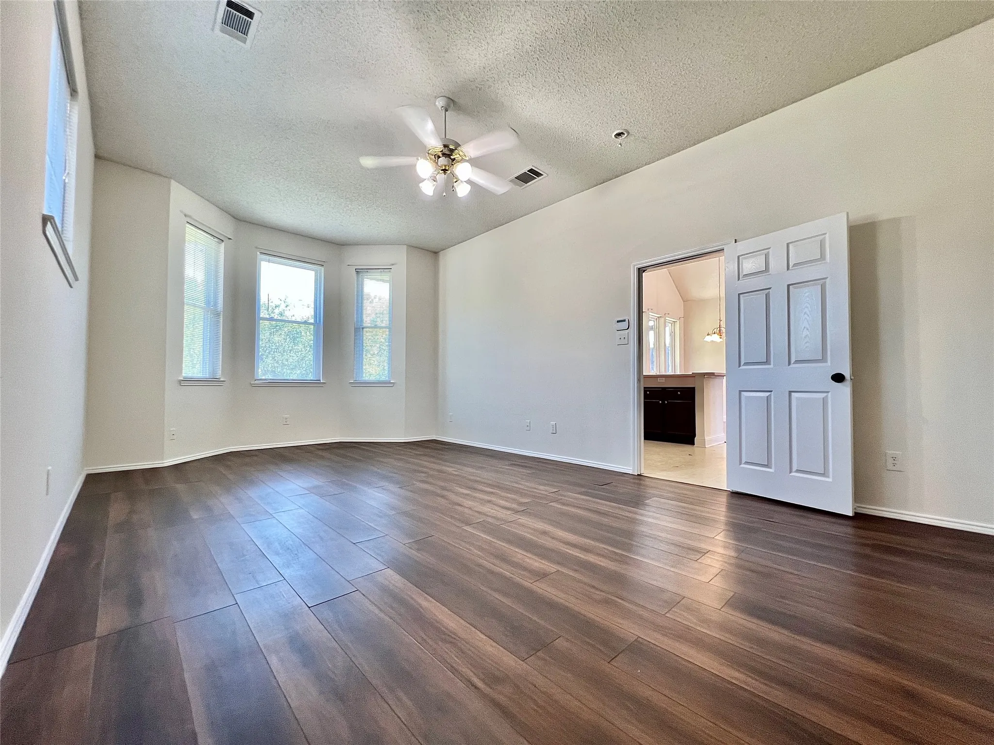 Single Family Residence For Rent in Rockwall County , 3098 Wildflower Way, Rockwall, Texas 75032, 3 Bedroom, 2 Bathroom, 2 Garage spaces, 1,726 Sqft, built in 1999, mls#21289317, Real Estate Agent in Rockwall, Homes For Rent in Rockwall county, Homes For Rent in Rockwall, Realtor in Rockwall Texas, Real Estate Brokerage Independent Realty Texas, Luminita Cordes Realtor