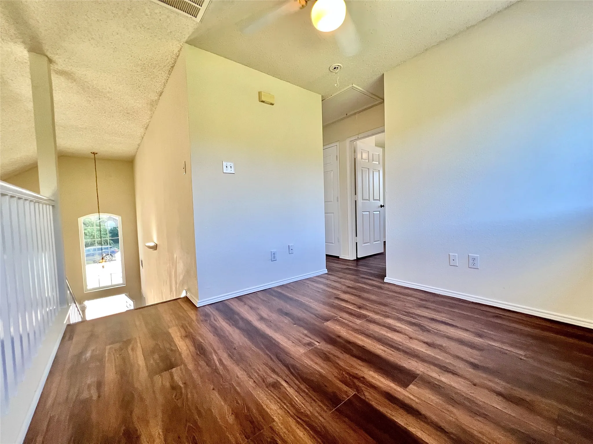 Single Family Residence For Rent in Rockwall County , 3098 Wildflower Way, Rockwall, Texas 75032, 3 Bedroom, 2 Bathroom, 2 Garage spaces, 1,726 Sqft, built in 1999, mls#21289317, Real Estate Agent in Rockwall, Homes For Rent in Rockwall county, Homes For Rent in Rockwall, Realtor in Rockwall Texas, Real Estate Brokerage Independent Realty Texas, Luminita Cordes Realtor