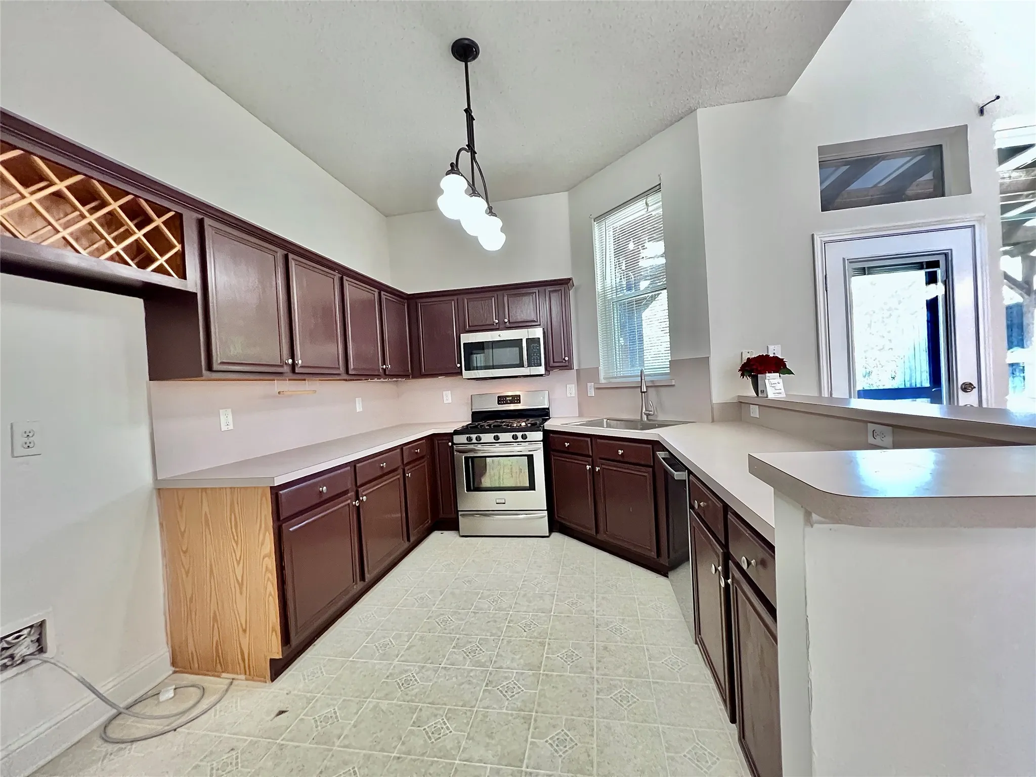 Single Family Residence For Rent in Rockwall County , 3098 Wildflower Way, Rockwall, Texas 75032, 3 Bedroom, 2 Bathroom, 2 Garage spaces, 1,726 Sqft, built in 1999, mls#21289317, Real Estate Agent in Rockwall, Homes For Rent in Rockwall county, Homes For Rent in Rockwall, Realtor in Rockwall Texas, Real Estate Brokerage Independent Realty Texas, Luminita Cordes Realtor