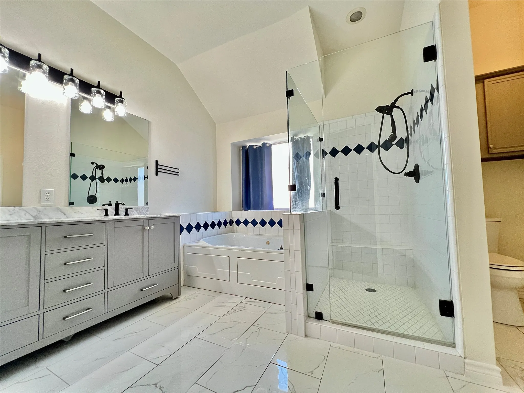 Single Family Residence For Rent in Rockwall County , 3098 Wildflower Way, Rockwall, Texas 75032, 3 Bedroom, 2 Bathroom, 2 Garage spaces, 1,726 Sqft, built in 1999, mls#21289317, Real Estate Agent in Rockwall, Homes For Rent in Rockwall county, Homes For Rent in Rockwall, Realtor in Rockwall Texas, Real Estate Brokerage Independent Realty Texas, Luminita Cordes Realtor