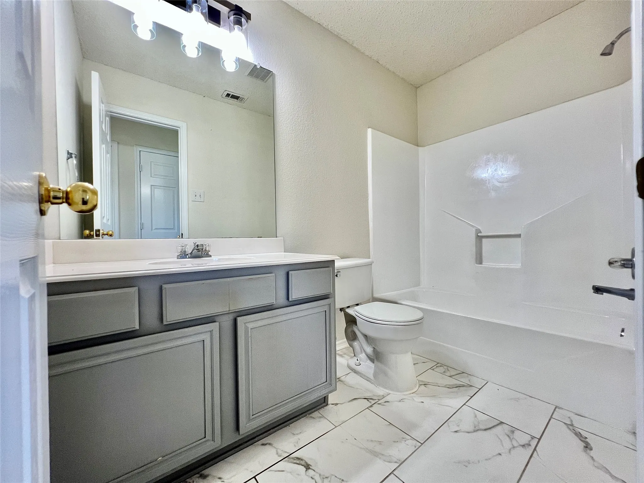 Single Family Residence For Rent in Rockwall County , 3098 Wildflower Way, Rockwall, Texas 75032, 3 Bedroom, 2 Bathroom, 2 Garage spaces, 1,726 Sqft, built in 1999, mls#21289317, Real Estate Agent in Rockwall, Homes For Rent in Rockwall county, Homes For Rent in Rockwall, Realtor in Rockwall Texas, Real Estate Brokerage Independent Realty Texas, Luminita Cordes Realtor