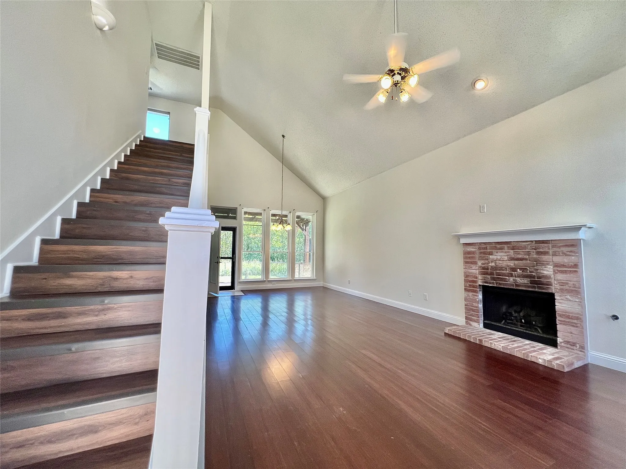 Single Family Residence For Rent in Rockwall County , 3098 Wildflower Way, Rockwall, Texas 75032, 3 Bedroom, 2 Bathroom, 2 Garage spaces, 1,726 Sqft, built in 1999, mls#21289317, Real Estate Agent in Rockwall, Homes For Rent in Rockwall county, Homes For Rent in Rockwall, Realtor in Rockwall Texas, Real Estate Brokerage Independent Realty Texas, Luminita Cordes Realtor
