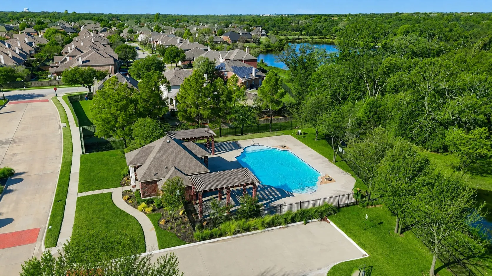 Community clubhouse and pool provides for additional entertaining opportunities.