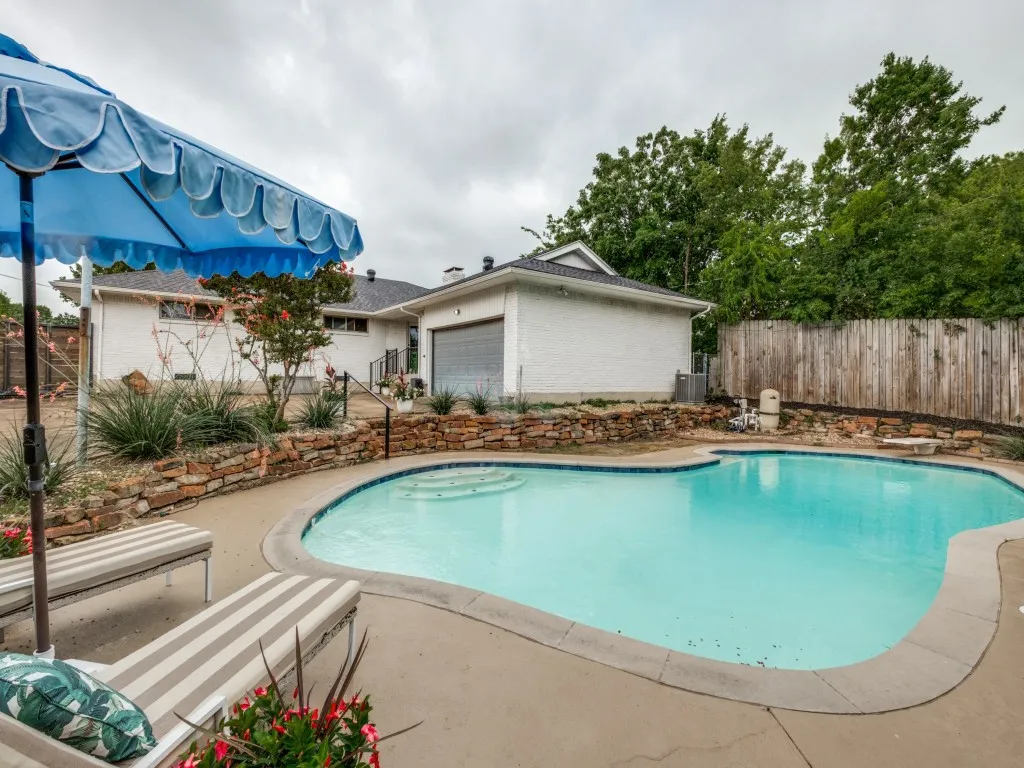 Single Family Residence For Sale in Dallas County , 9135 Bretshire Drive, Dallas, Texas 75228, 3 Bedroom, 3 Bathroom, 2 Garage spaces, 1,992 Sqft, built in 1961, mls#21301961, Real Estate Agent in Dallas, Homes For Sale in Dallas county, Homes For Sale in Dallas, Realtor in Dallas Texas, Real Estate Brokerage Independent Realty Texas, Luminita Cordes Realtor