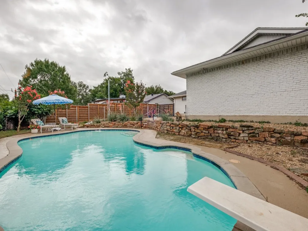 Single Family Residence For Sale in Dallas County , 9135 Bretshire Drive, Dallas, Texas 75228, 3 Bedroom, 3 Bathroom, 2 Garage spaces, 1,992 Sqft, built in 1961, mls#21301961, Real Estate Agent in Dallas, Homes For Sale in Dallas county, Homes For Sale in Dallas, Realtor in Dallas Texas, Real Estate Brokerage Independent Realty Texas, Luminita Cordes Realtor
