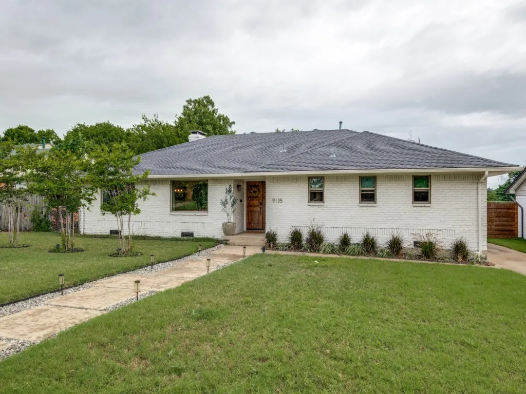 Single Family Residence For Sale in Dallas County , 9135 Bretshire Drive, Dallas, Texas 75228, 3 Bedroom, 3 Bathroom, 2 Garage spaces, 1,992 Sqft, built in 1961, mls#21301961, Real Estate Agent in Dallas, Homes For Sale in Dallas county, Homes For Sale in Dallas, Realtor in Dallas Texas, Real Estate Brokerage Independent Realty Texas, Luminita Cordes Realtor
