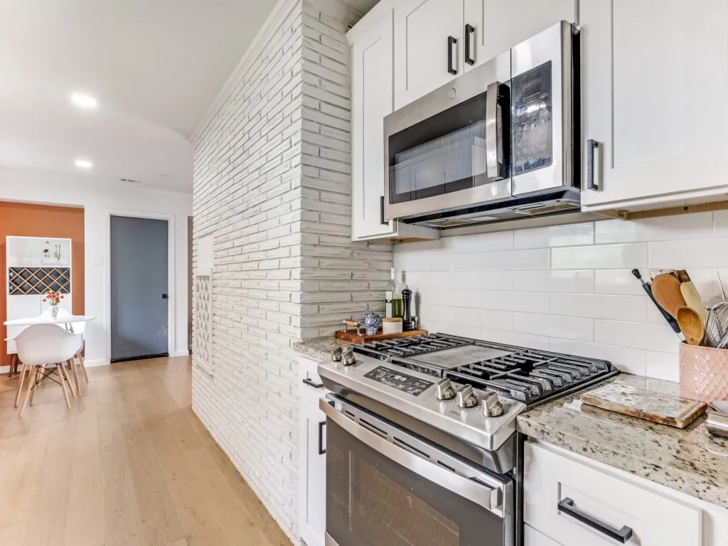 Single Family Residence For Sale in Dallas County , 9135 Bretshire Drive, Dallas, Texas 75228, 3 Bedroom, 3 Bathroom, 2 Garage spaces, 1,992 Sqft, built in 1961, mls#21301961, Real Estate Agent in Dallas, Homes For Sale in Dallas county, Homes For Sale in Dallas, Realtor in Dallas Texas, Real Estate Brokerage Independent Realty Texas, Luminita Cordes Realtor
