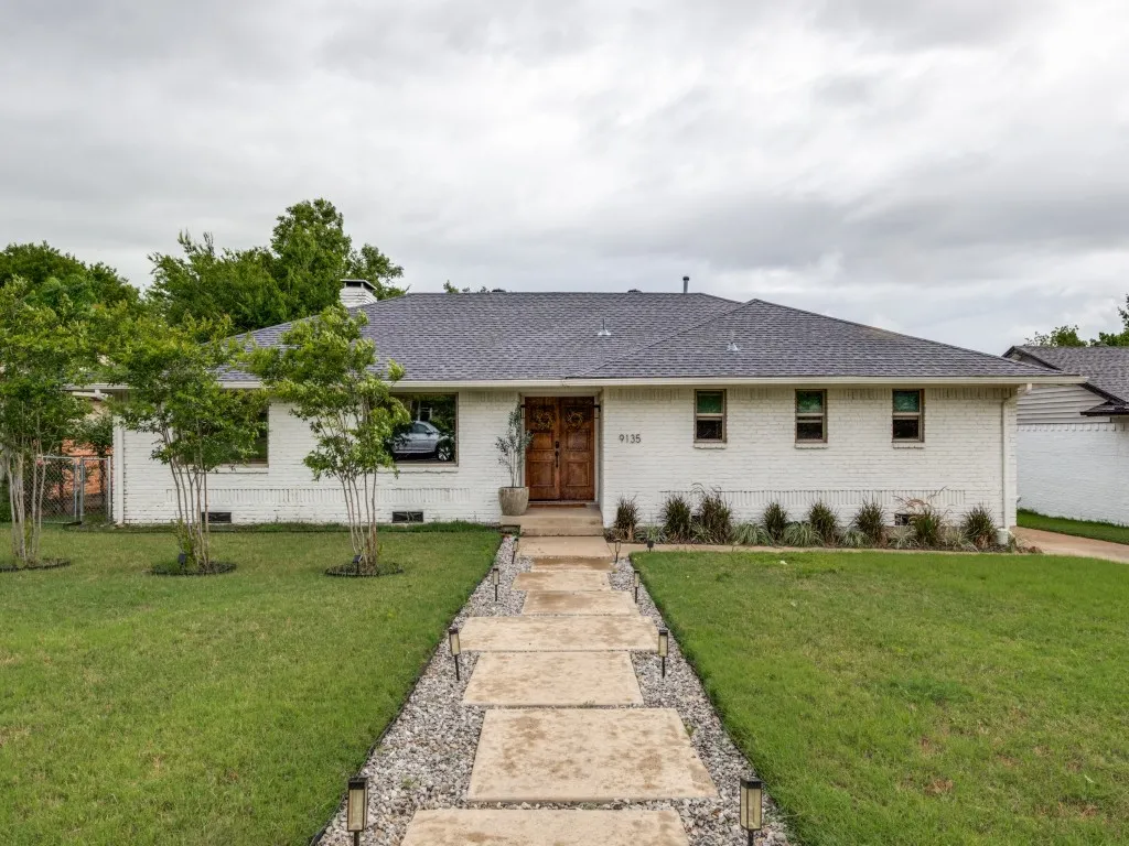 Single Family Residence For Sale in Dallas County , 9135 Bretshire Drive, Dallas, Texas 75228, 3 Bedroom, 3 Bathroom, 2 Garage spaces, 1,992 Sqft, built in 1961, mls#21301961, Real Estate Agent in Dallas, Homes For Sale in Dallas county, Homes For Sale in Dallas, Realtor in Dallas Texas, Real Estate Brokerage Independent Realty Texas, Luminita Cordes Realtor
