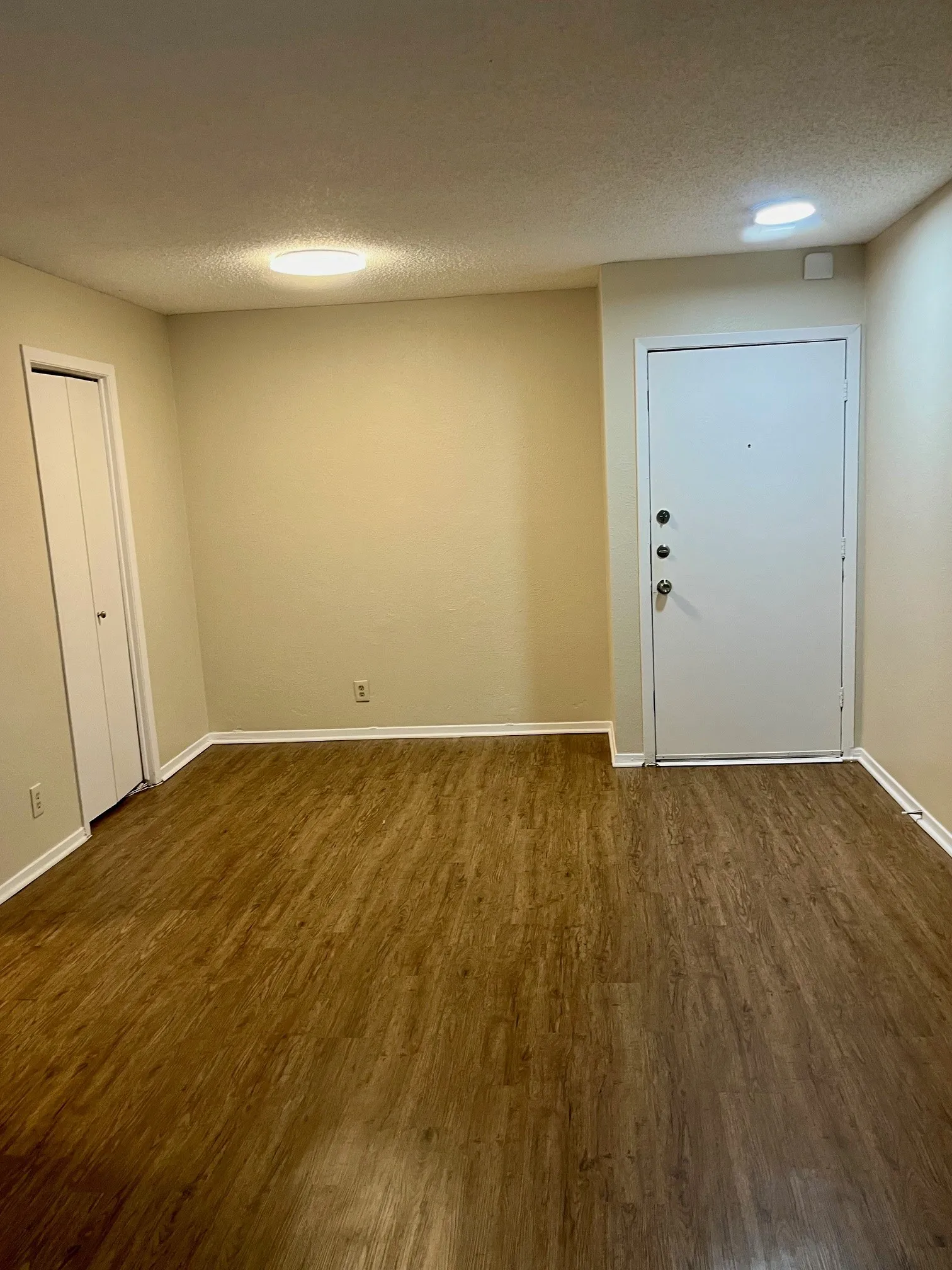 Condominium For Sale in Dallas County , 4859 Cedar Springs Road 154, Dallas, Texas 75219, 2 Bedroom, 1 Bathroom, 1 Garage spaces, 841 Sqft, built in 1970, mls#21302142, Real Estate Agent in Dallas, Homes For Sale in Dallas county, Homes For Sale in Dallas, Realtor in Dallas Texas, Real Estate Brokerage Independent Realty Texas, Luminita Cordes Realtor