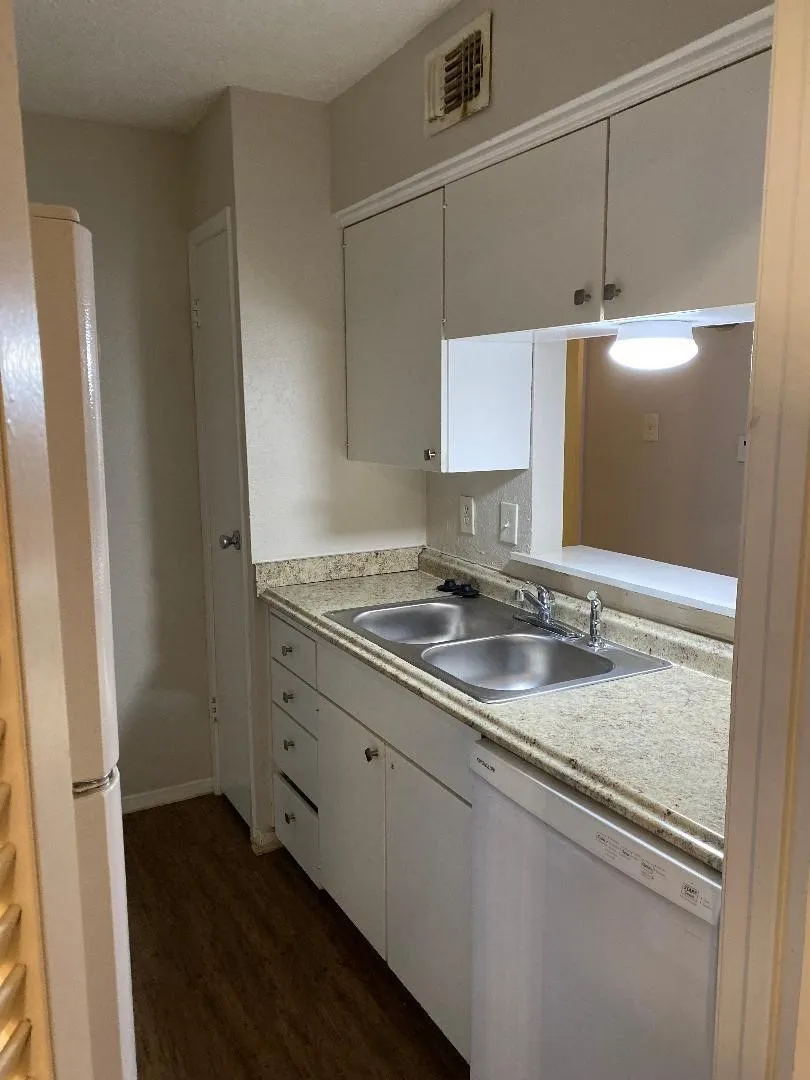 Condominium For Sale in Dallas County , 4859 Cedar Springs Road 154, Dallas, Texas 75219, 2 Bedroom, 1 Bathroom, 1 Garage spaces, 841 Sqft, built in 1970, mls#21302142, Real Estate Agent in Dallas, Homes For Sale in Dallas county, Homes For Sale in Dallas, Realtor in Dallas Texas, Real Estate Brokerage Independent Realty Texas, Luminita Cordes Realtor