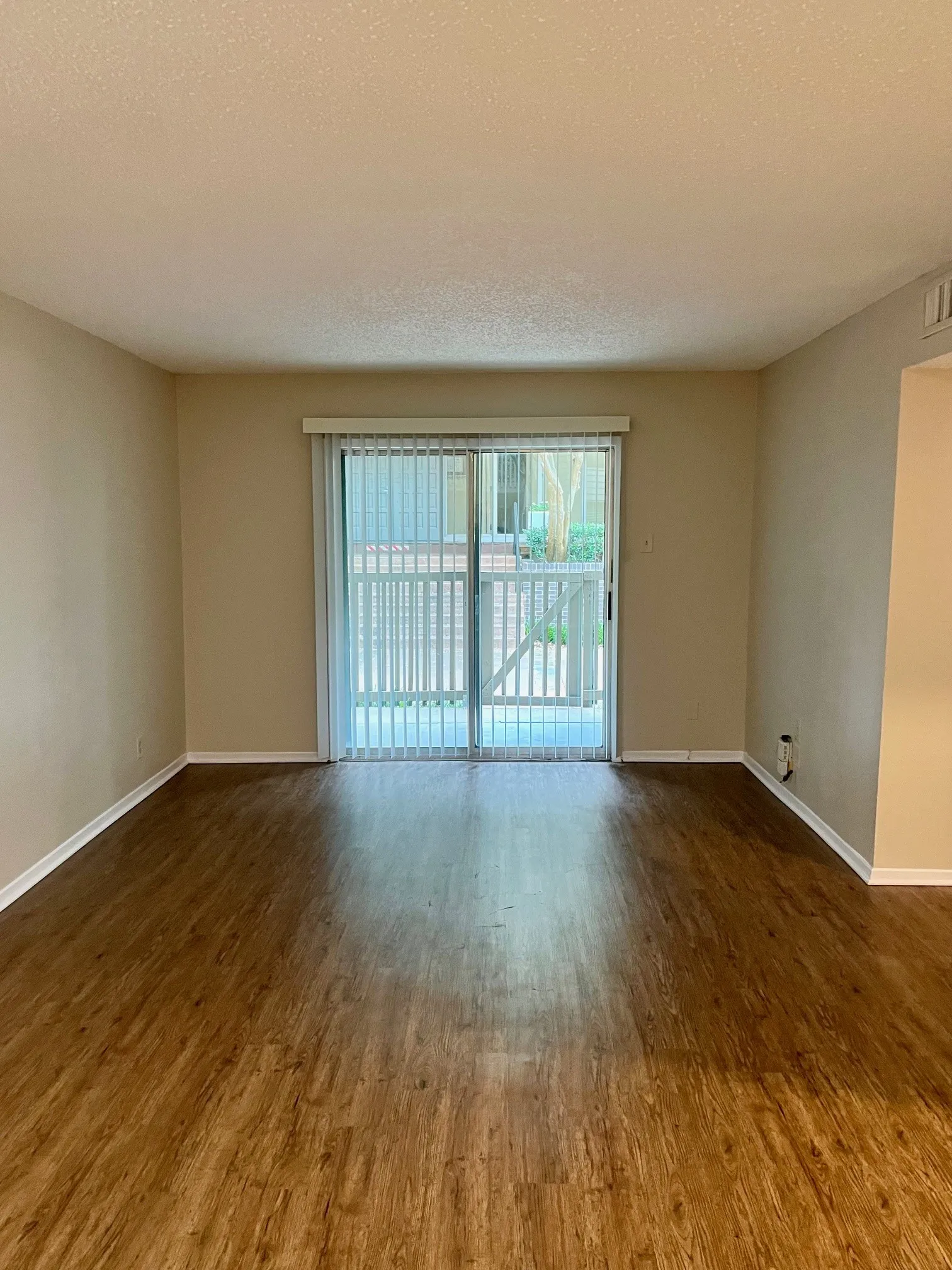 Condominium For Sale in Dallas County , 4859 Cedar Springs Road 154, Dallas, Texas 75219, 2 Bedroom, 1 Bathroom, 1 Garage spaces, 841 Sqft, built in 1970, mls#21302142, Real Estate Agent in Dallas, Homes For Sale in Dallas county, Homes For Sale in Dallas, Realtor in Dallas Texas, Real Estate Brokerage Independent Realty Texas, Luminita Cordes Realtor