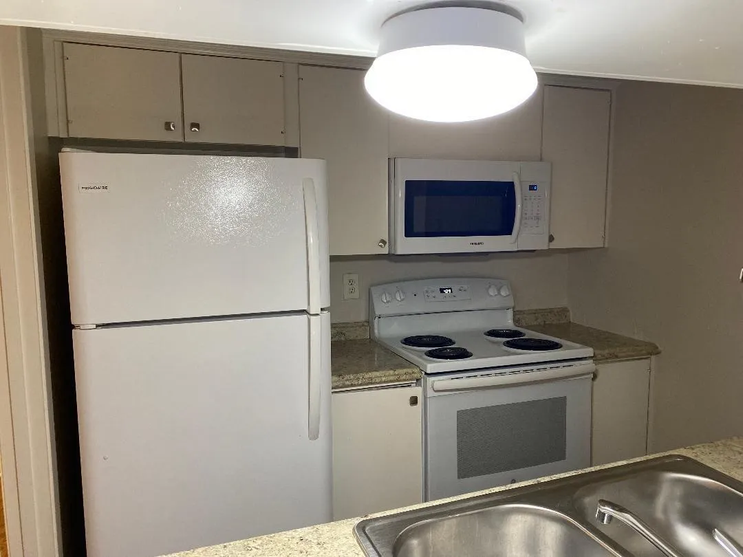 Condominium For Sale in Dallas County , 4859 Cedar Springs Road 154, Dallas, Texas 75219, 2 Bedroom, 1 Bathroom, 1 Garage spaces, 841 Sqft, built in 1970, mls#21302142, Real Estate Agent in Dallas, Homes For Sale in Dallas county, Homes For Sale in Dallas, Realtor in Dallas Texas, Real Estate Brokerage Independent Realty Texas, Luminita Cordes Realtor