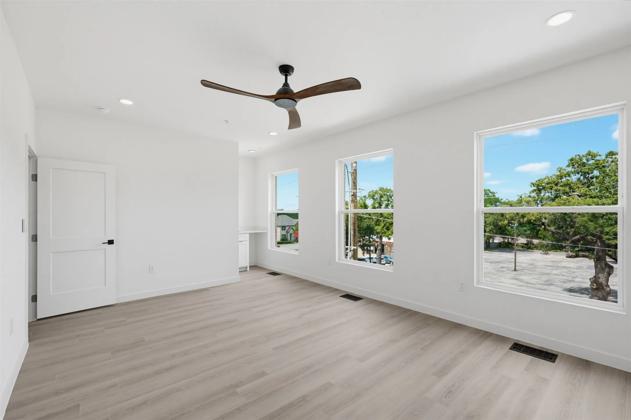 Townhouse For Rent in Dallas County , 516 S O Connor Road, Irving, Texas 75060, 4 Bedroom, 4 Bathroom, 2 Garage spaces, 2,244 Sqft, built in 2024, mls#21300094, Real Estate Agent in Irving, Homes For Rent in Dallas county, Homes For Rent in Irving, Realtor in Irving Texas, Real Estate Brokerage Independent Realty Texas, Luminita Cordes Realtor