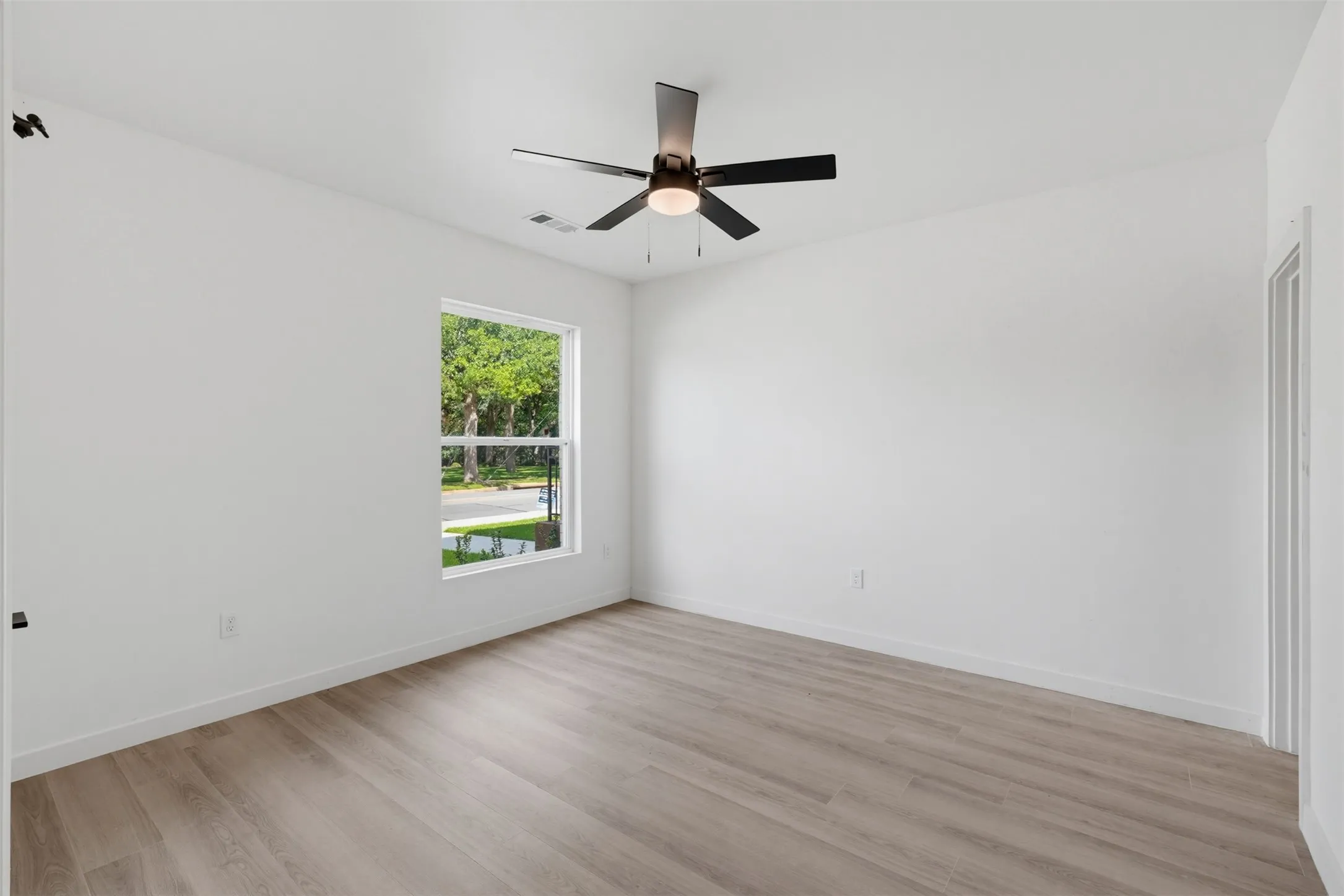 Townhouse For Rent in Dallas County , 516 S O Connor Road, Irving, Texas 75060, 4 Bedroom, 4 Bathroom, 2 Garage spaces, 2,244 Sqft, built in 2024, mls#21300094, Real Estate Agent in Irving, Homes For Rent in Dallas county, Homes For Rent in Irving, Realtor in Irving Texas, Real Estate Brokerage Independent Realty Texas, Luminita Cordes Realtor