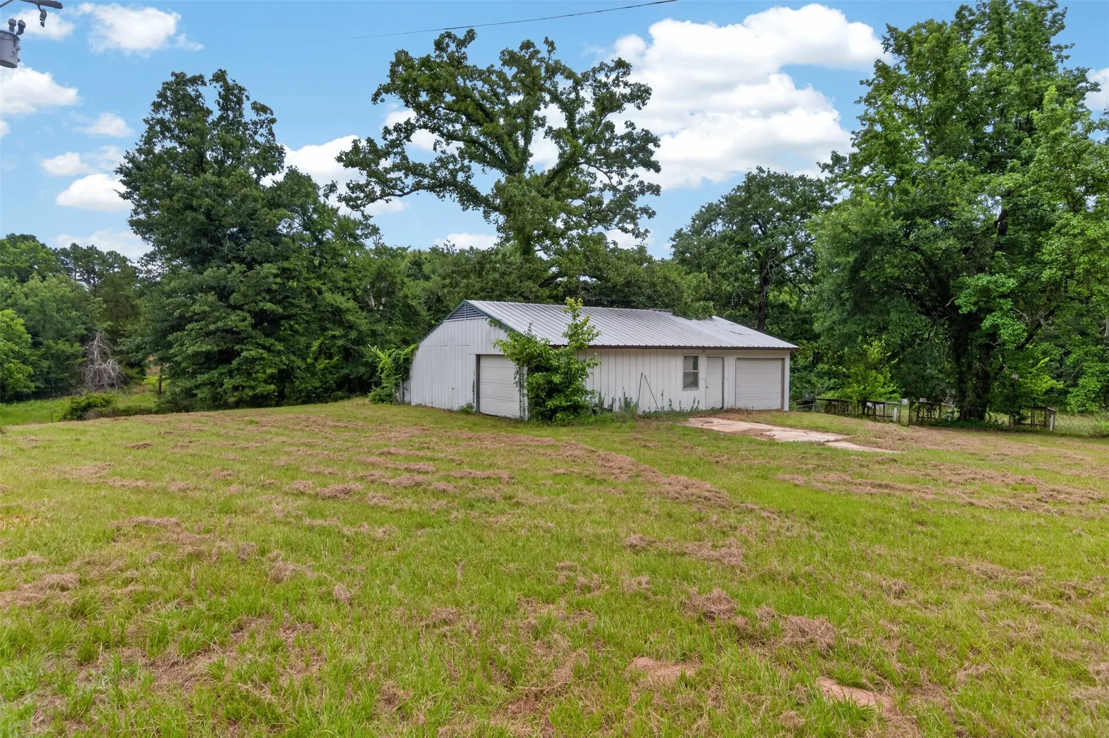 Manufactured Home For Sale in Henderson County , 13314 County Road 4336, Larue, Texas 75770, 3 Bedrooms, 1 Bathroom, 2 Garage spaces, 1,966 Sqft, built in 1998, Price $450,000, mls#21300738, Real Estate Agent in Larue, Homes For Sale in Henderson county, Homes For Sale in Larue, Realtor in Larue Texas, Real Estate Brokerage Independent Realty Texas, Luminita Cordes Realtor