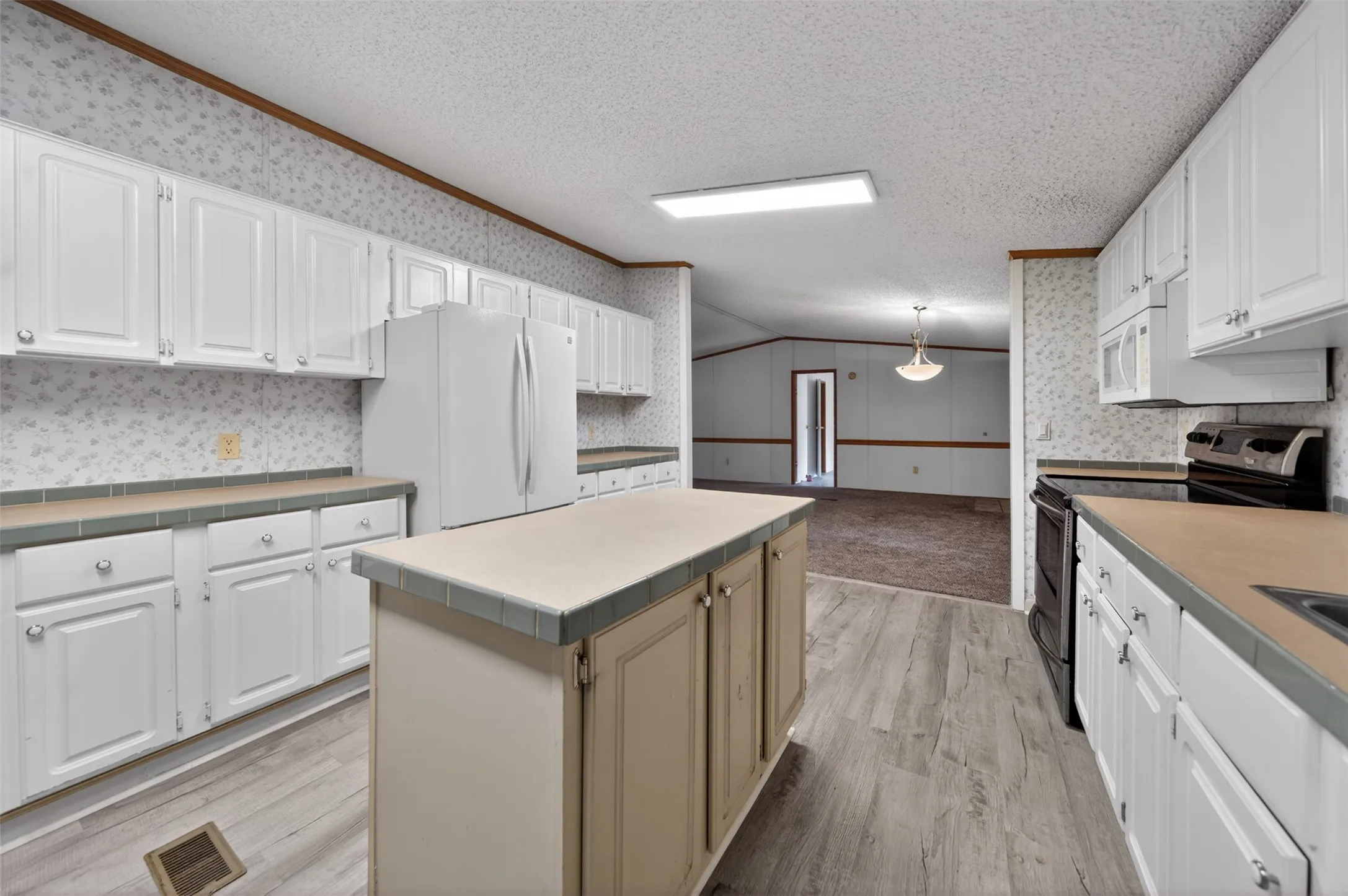 Manufactured Home For Sale in Henderson County , 13314 County Road 4336, Larue, Texas 75770, 3 Bedrooms, 1 Bathroom, 2 Garage spaces, 1,966 Sqft, built in 1998, Price $450,000, mls#21300738, Real Estate Agent in Larue, Homes For Sale in Henderson county, Homes For Sale in Larue, Realtor in Larue Texas, Real Estate Brokerage Independent Realty Texas, Luminita Cordes Realtor