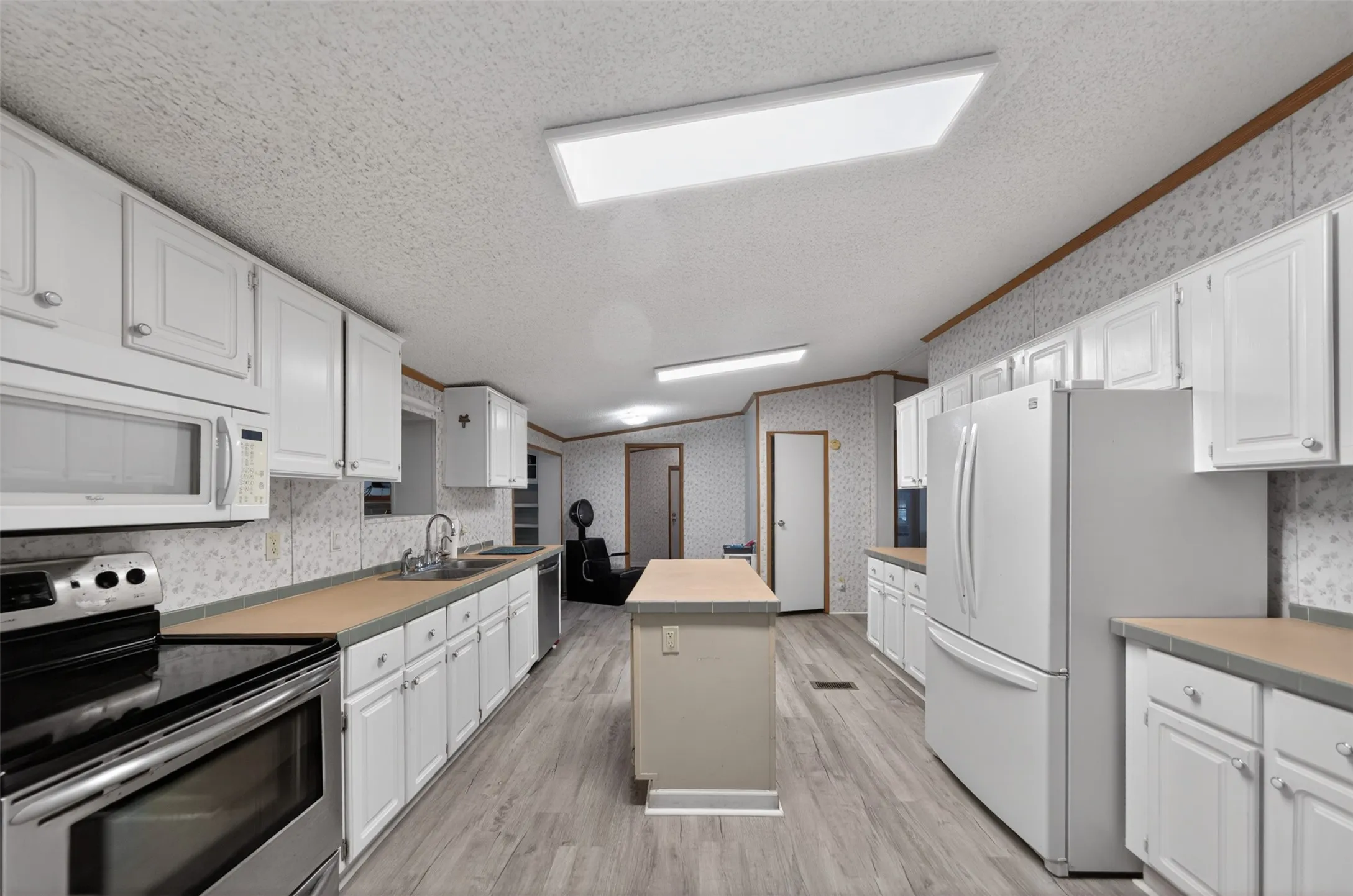 Manufactured Home For Sale in Henderson County , 13314 County Road 4336, Larue, Texas 75770, 3 Bedrooms, 1 Bathroom, 2 Garage spaces, 1,966 Sqft, built in 1998, Price $450,000, mls#21300738, Real Estate Agent in Larue, Homes For Sale in Henderson county, Homes For Sale in Larue, Realtor in Larue Texas, Real Estate Brokerage Independent Realty Texas, Luminita Cordes Realtor