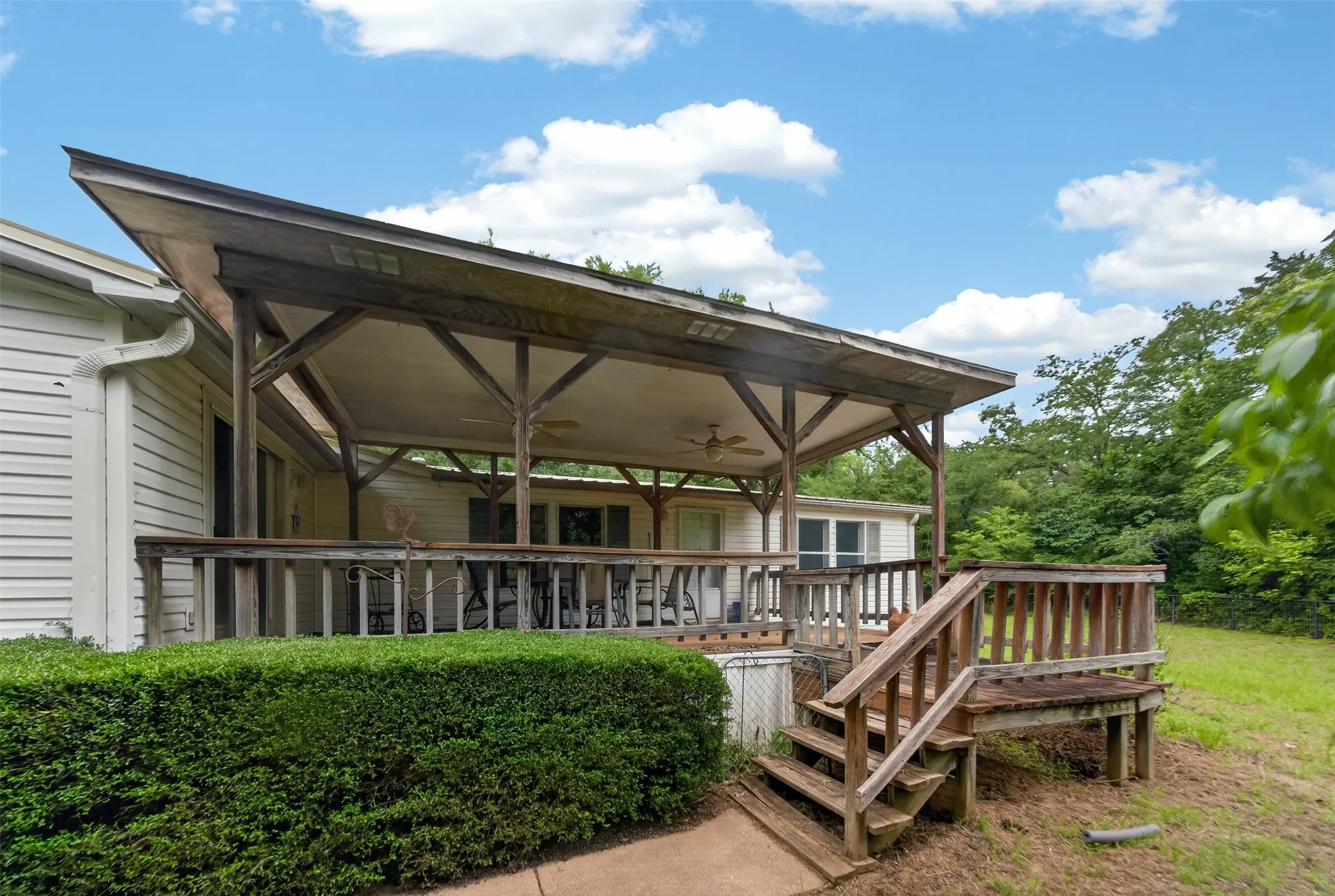 Manufactured Home For Sale in Henderson County , 13314 County Road 4336, Larue, Texas 75770, 3 Bedrooms, 1 Bathroom, 2 Garage spaces, 1,966 Sqft, built in 1998, Price $450,000, mls#21300738, Real Estate Agent in Larue, Homes For Sale in Henderson county, Homes For Sale in Larue, Realtor in Larue Texas, Real Estate Brokerage Independent Realty Texas, Luminita Cordes Realtor