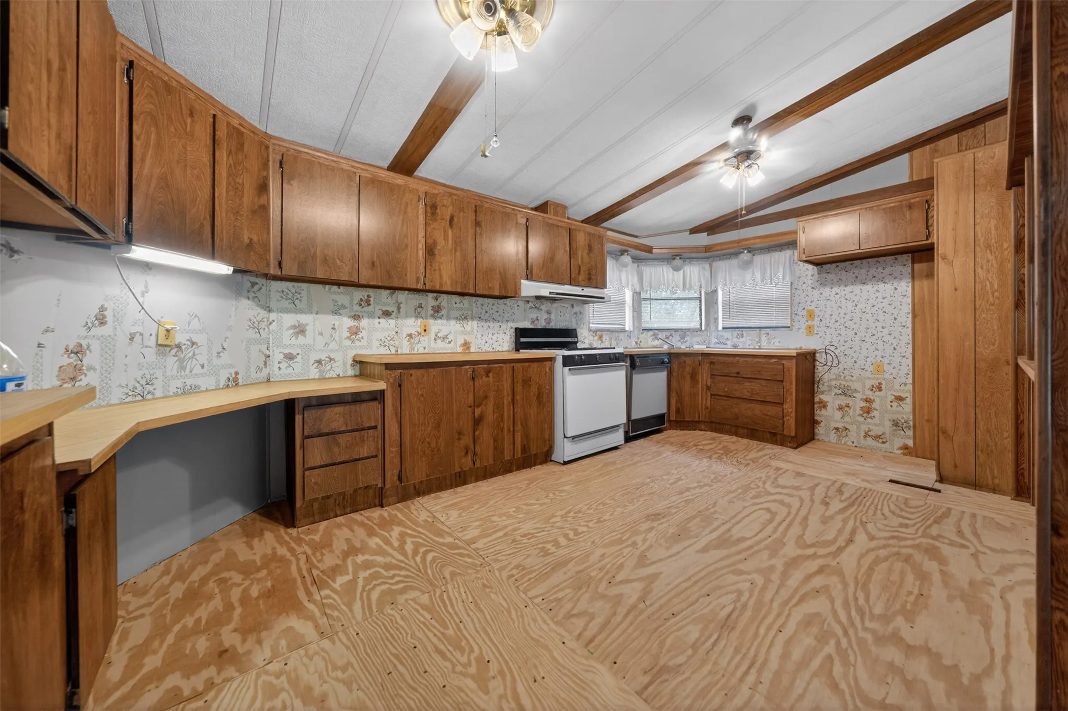 Manufactured Home For Sale in Henderson County , 13314 County Road 4336, Larue, Texas 75770, 3 Bedrooms, 1 Bathroom, 2 Garage spaces, 1,966 Sqft, built in 1998, Price $450,000, mls#21300738, Real Estate Agent in Larue, Homes For Sale in Henderson county, Homes For Sale in Larue, Realtor in Larue Texas, Real Estate Brokerage Independent Realty Texas, Luminita Cordes Realtor