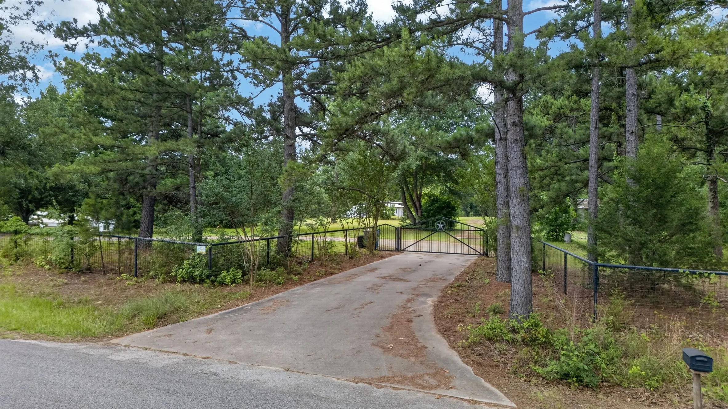 Manufactured Home For Sale in Henderson County , 13314 County Road 4336, Larue, Texas 75770, 3 Bedrooms, 1 Bathroom, 2 Garage spaces, 1,966 Sqft, built in 1998, Price $450,000, mls#21300738, Real Estate Agent in Larue, Homes For Sale in Henderson county, Homes For Sale in Larue, Realtor in Larue Texas, Real Estate Brokerage Independent Realty Texas, Luminita Cordes Realtor