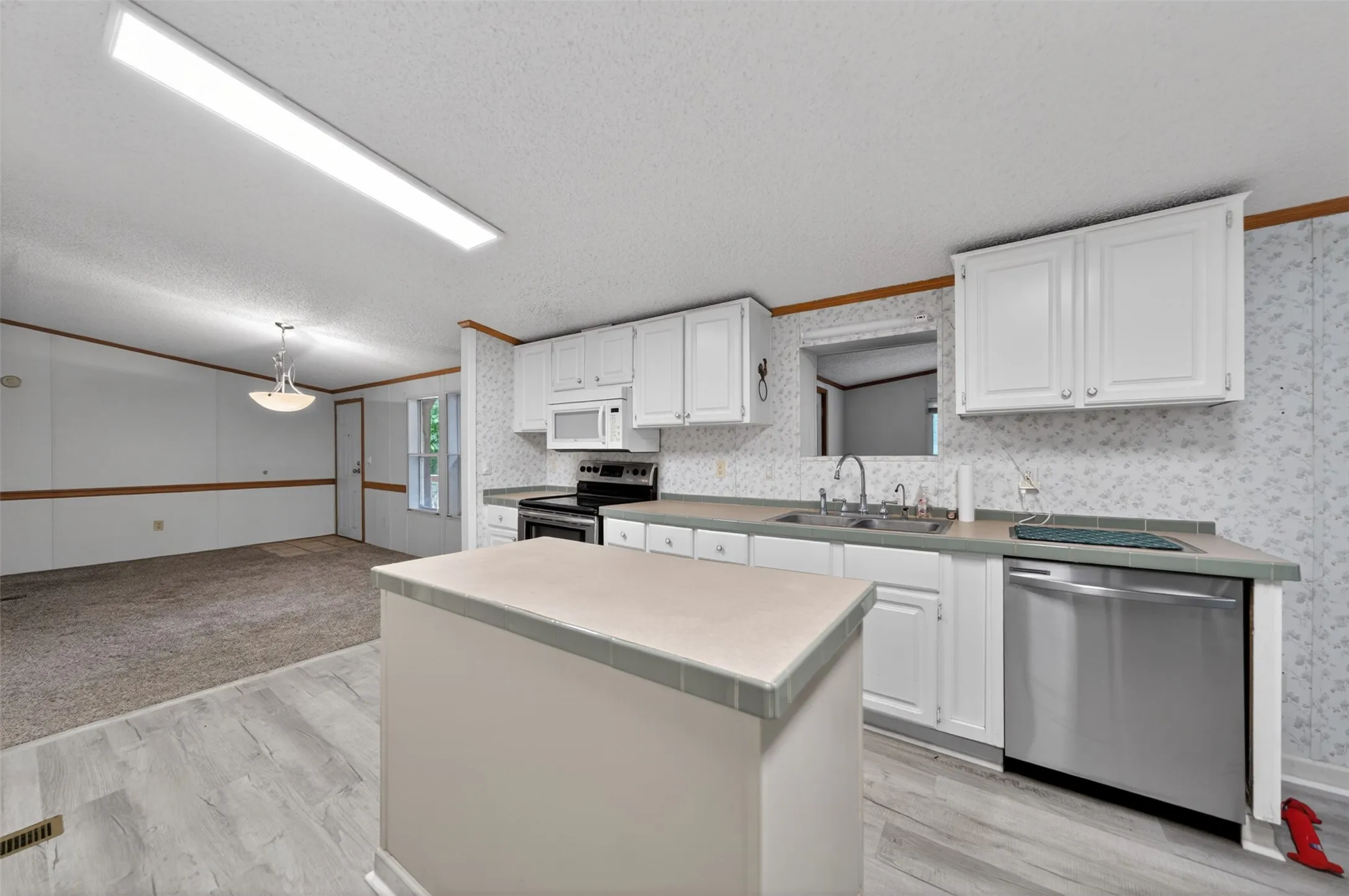 Manufactured Home For Sale in Henderson County , 13314 County Road 4336, Larue, Texas 75770, 3 Bedrooms, 1 Bathroom, 2 Garage spaces, 1,966 Sqft, built in 1998, Price $450,000, mls#21300738, Real Estate Agent in Larue, Homes For Sale in Henderson county, Homes For Sale in Larue, Realtor in Larue Texas, Real Estate Brokerage Independent Realty Texas, Luminita Cordes Realtor