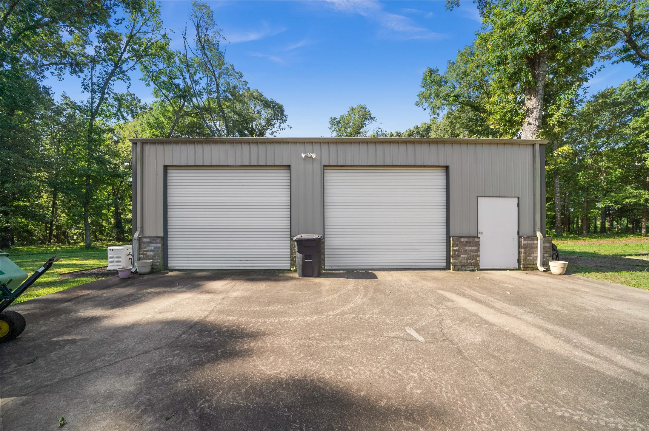Single Family Residence For Sale in Wood County , 1054 County Road 4116, Quitman, Texas 75783, 4 Bedroom, 4 Bathroom, 2 Garage spaces, 4,405 Sqft, built in 2005, mls#21302057, Real Estate Agent in Quitman, Homes For Sale in Wood county, Homes For Sale in Quitman, Realtor in Quitman Texas, Real Estate Brokerage Independent Realty Texas, Luminita Cordes Realtor