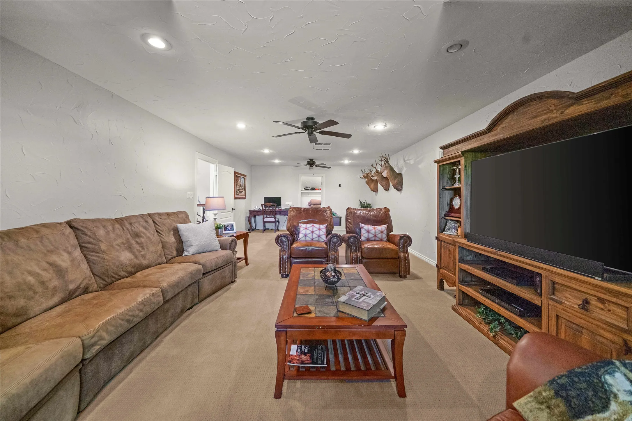 Single Family Residence For Sale in Wood County , 1054 County Road 4116, Quitman, Texas 75783, 4 Bedroom, 4 Bathroom, 2 Garage spaces, 4,405 Sqft, built in 2005, mls#21302057, Real Estate Agent in Quitman, Homes For Sale in Wood county, Homes For Sale in Quitman, Realtor in Quitman Texas, Real Estate Brokerage Independent Realty Texas, Luminita Cordes Realtor