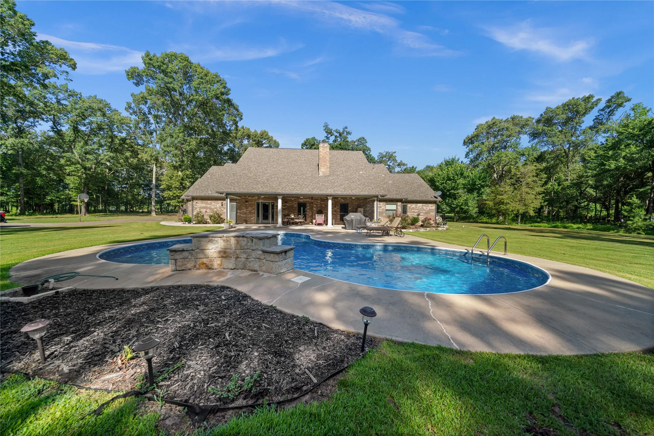 Single Family Residence For Sale in Wood County , 1054 County Road 4116, Quitman, Texas 75783, 4 Bedroom, 4 Bathroom, 2 Garage spaces, 4,405 Sqft, built in 2005, mls#21302057, Real Estate Agent in Quitman, Homes For Sale in Wood county, Homes For Sale in Quitman, Realtor in Quitman Texas, Real Estate Brokerage Independent Realty Texas, Luminita Cordes Realtor