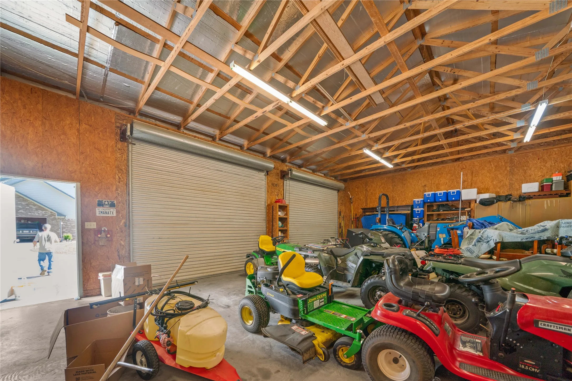 Single Family Residence For Sale in Wood County , 1054 County Road 4116, Quitman, Texas 75783, 4 Bedroom, 4 Bathroom, 2 Garage spaces, 4,405 Sqft, built in 2005, mls#21302057, Real Estate Agent in Quitman, Homes For Sale in Wood county, Homes For Sale in Quitman, Realtor in Quitman Texas, Real Estate Brokerage Independent Realty Texas, Luminita Cordes Realtor