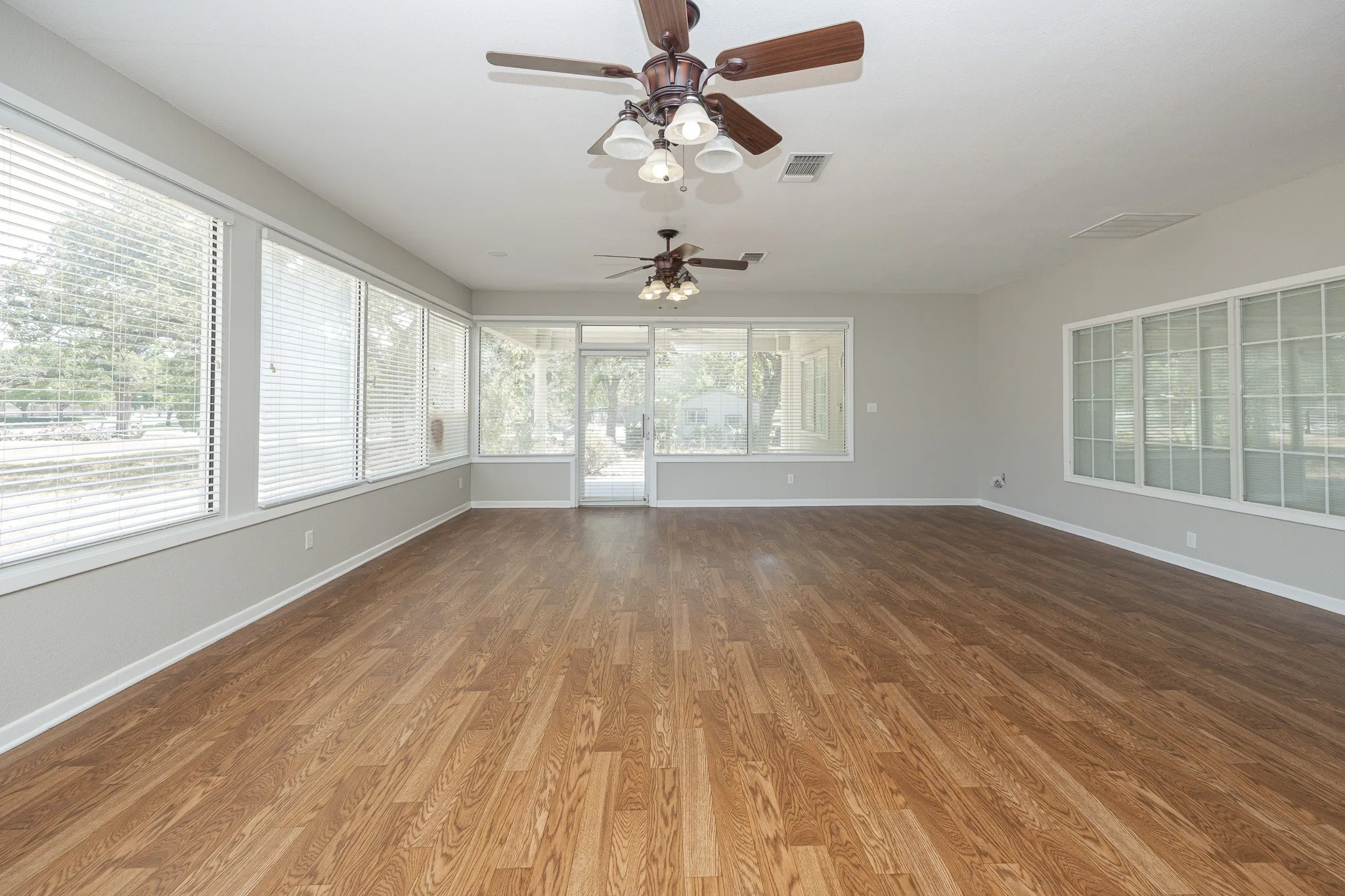 Single Family Residence For Rent in Denton County , 4525 Teasley Lane, Denton, Texas 76210, 4 Bedroom, 2 Bathroom, 2 Garage spaces, 2,915 Sqft, built in 1995, mls#21302197, Real Estate Agent in Denton, Homes For Rent in Denton county, Homes For Rent in Denton, Realtor in Denton Texas, Real Estate Brokerage Independent Realty Texas, Luminita Cordes Realtor