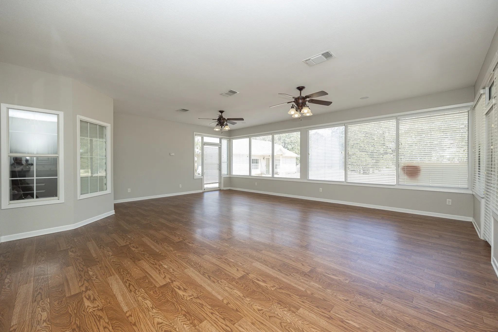Single Family Residence For Rent in Denton County , 4525 Teasley Lane, Denton, Texas 76210, 4 Bedroom, 2 Bathroom, 2 Garage spaces, 2,915 Sqft, built in 1995, mls#21302197, Real Estate Agent in Denton, Homes For Rent in Denton county, Homes For Rent in Denton, Realtor in Denton Texas, Real Estate Brokerage Independent Realty Texas, Luminita Cordes Realtor