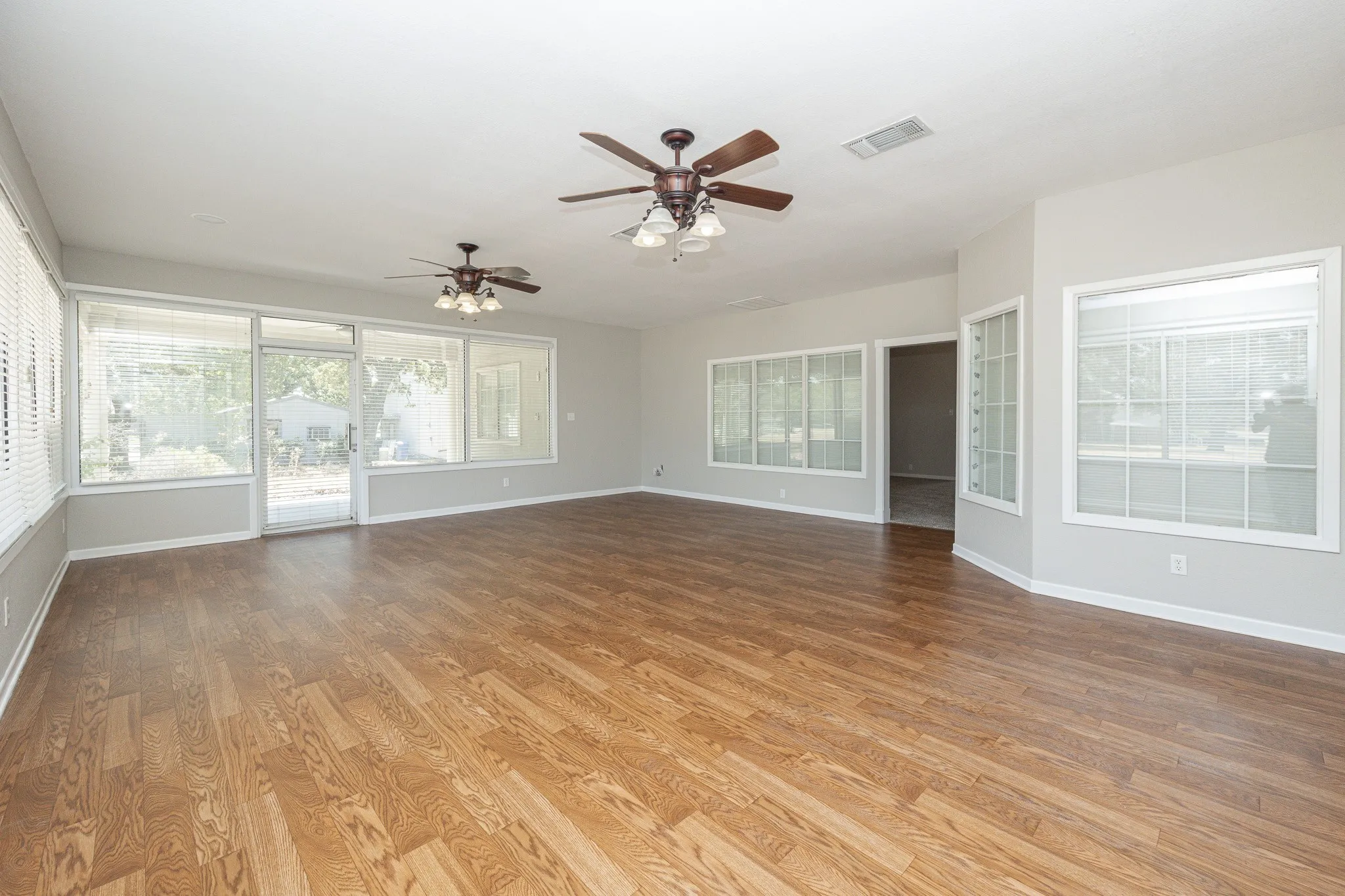 Single Family Residence For Rent in Denton County , 4525 Teasley Lane, Denton, Texas 76210, 4 Bedroom, 2 Bathroom, 2 Garage spaces, 2,915 Sqft, built in 1995, mls#21302197, Real Estate Agent in Denton, Homes For Rent in Denton county, Homes For Rent in Denton, Realtor in Denton Texas, Real Estate Brokerage Independent Realty Texas, Luminita Cordes Realtor