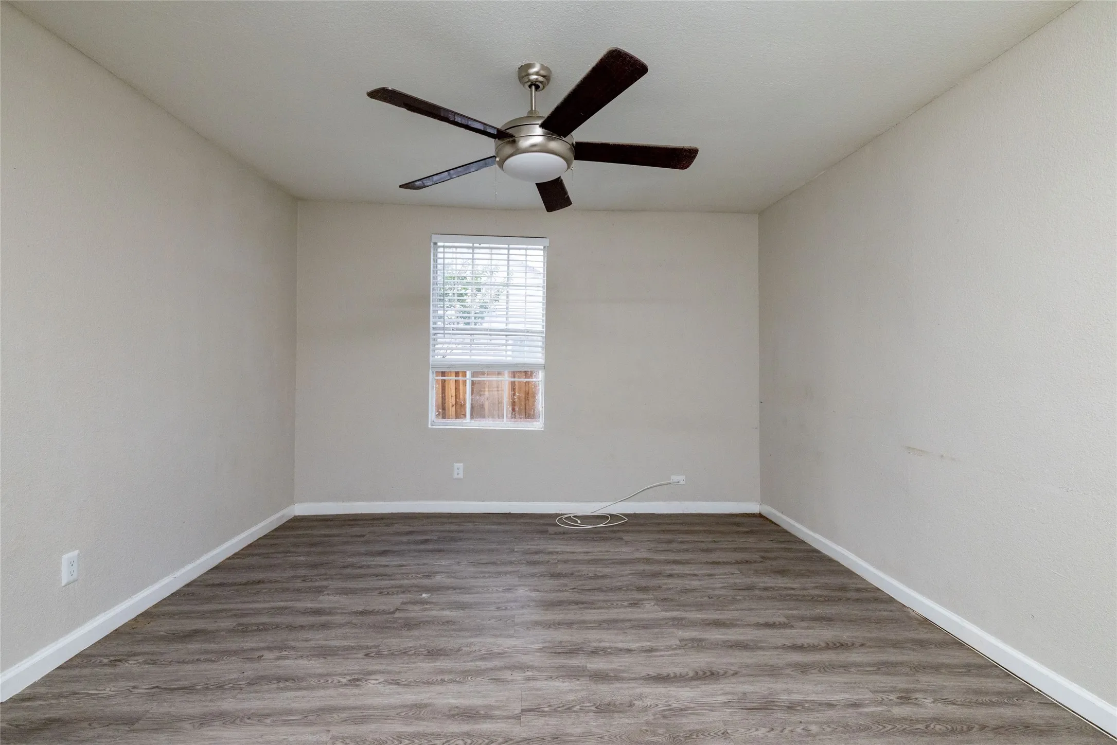 Single Family Residence For Sale in Dallas County , 3219 N Winnetka Avenue, Dallas, Texas 75212, 3 Bedroom, 2 Bathroom, Garage spaces, 1,245 Sqft, built in 1941, mls#21299376, Real Estate Agent in Dallas, Homes For Sale in Dallas county, Homes For Sale in Dallas, Realtor in Dallas Texas, Real Estate Brokerage Independent Realty Texas, Luminita Cordes Realtor
