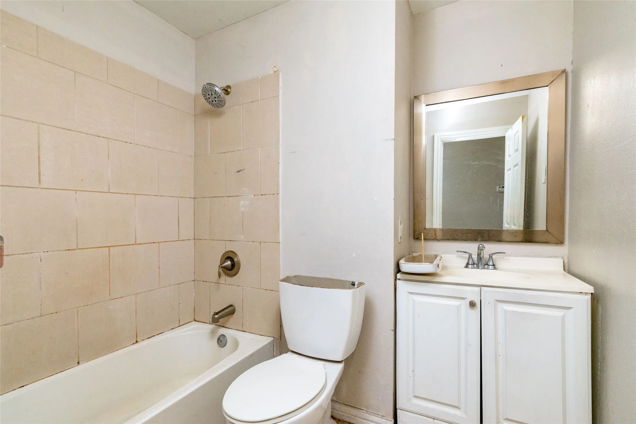 Single Family Residence For Sale in Dallas County , 3219 N Winnetka Avenue, Dallas, Texas 75212, 3 Bedroom, 2 Bathroom, Garage spaces, 1,245 Sqft, built in 1941, mls#21299376, Real Estate Agent in Dallas, Homes For Sale in Dallas county, Homes For Sale in Dallas, Realtor in Dallas Texas, Real Estate Brokerage Independent Realty Texas, Luminita Cordes Realtor