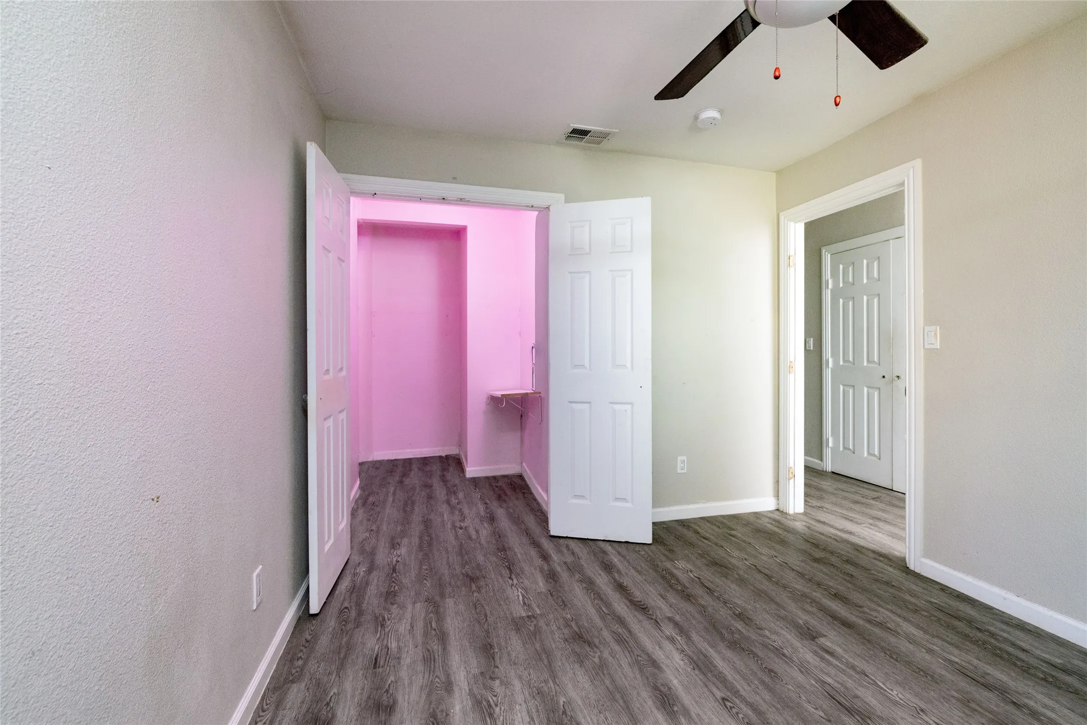 Single Family Residence For Sale in Dallas County , 3219 N Winnetka Avenue, Dallas, Texas 75212, 3 Bedroom, 2 Bathroom, Garage spaces, 1,245 Sqft, built in 1941, mls#21299376, Real Estate Agent in Dallas, Homes For Sale in Dallas county, Homes For Sale in Dallas, Realtor in Dallas Texas, Real Estate Brokerage Independent Realty Texas, Luminita Cordes Realtor