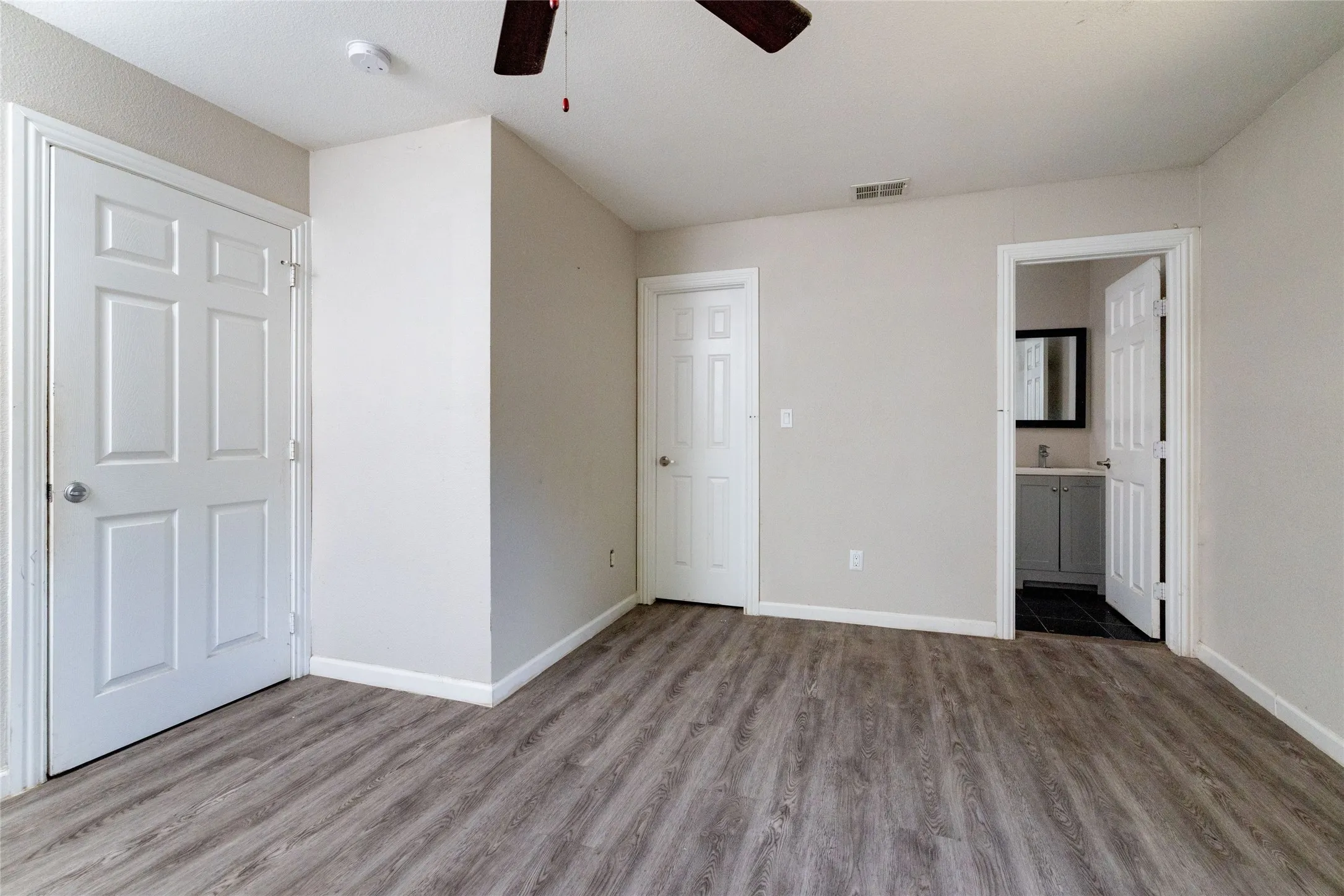 Single Family Residence For Sale in Dallas County , 3219 N Winnetka Avenue, Dallas, Texas 75212, 3 Bedroom, 2 Bathroom, Garage spaces, 1,245 Sqft, built in 1941, mls#21299376, Real Estate Agent in Dallas, Homes For Sale in Dallas county, Homes For Sale in Dallas, Realtor in Dallas Texas, Real Estate Brokerage Independent Realty Texas, Luminita Cordes Realtor