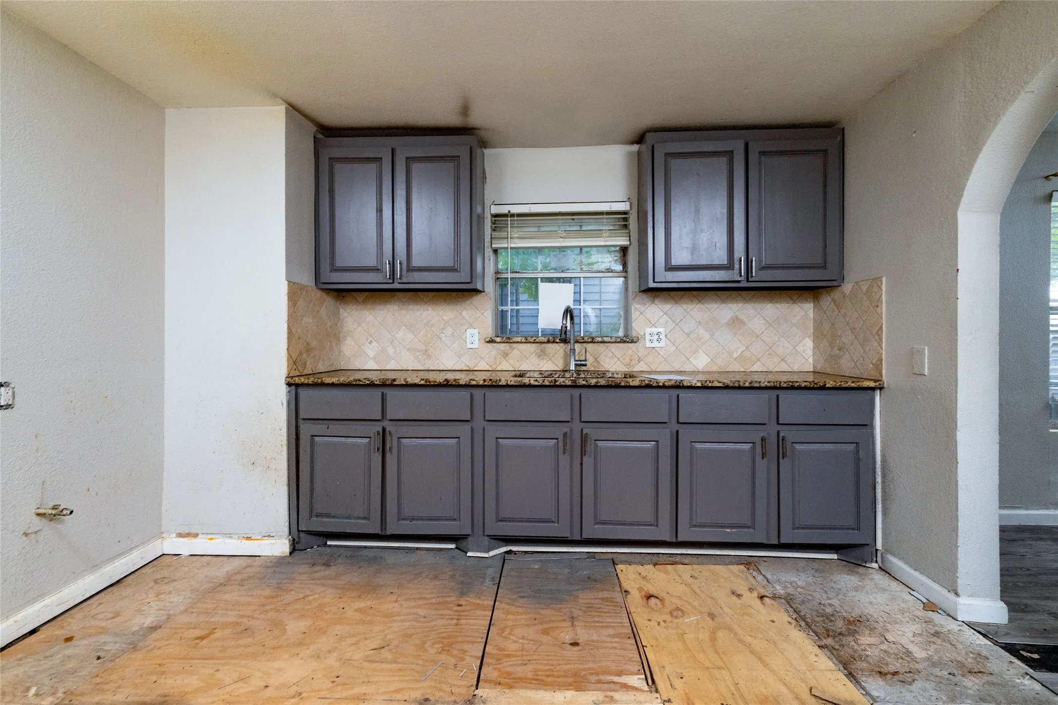 Single Family Residence For Sale in Dallas County , 3219 N Winnetka Avenue, Dallas, Texas 75212, 3 Bedroom, 2 Bathroom, Garage spaces, 1,245 Sqft, built in 1941, mls#21299376, Real Estate Agent in Dallas, Homes For Sale in Dallas county, Homes For Sale in Dallas, Realtor in Dallas Texas, Real Estate Brokerage Independent Realty Texas, Luminita Cordes Realtor