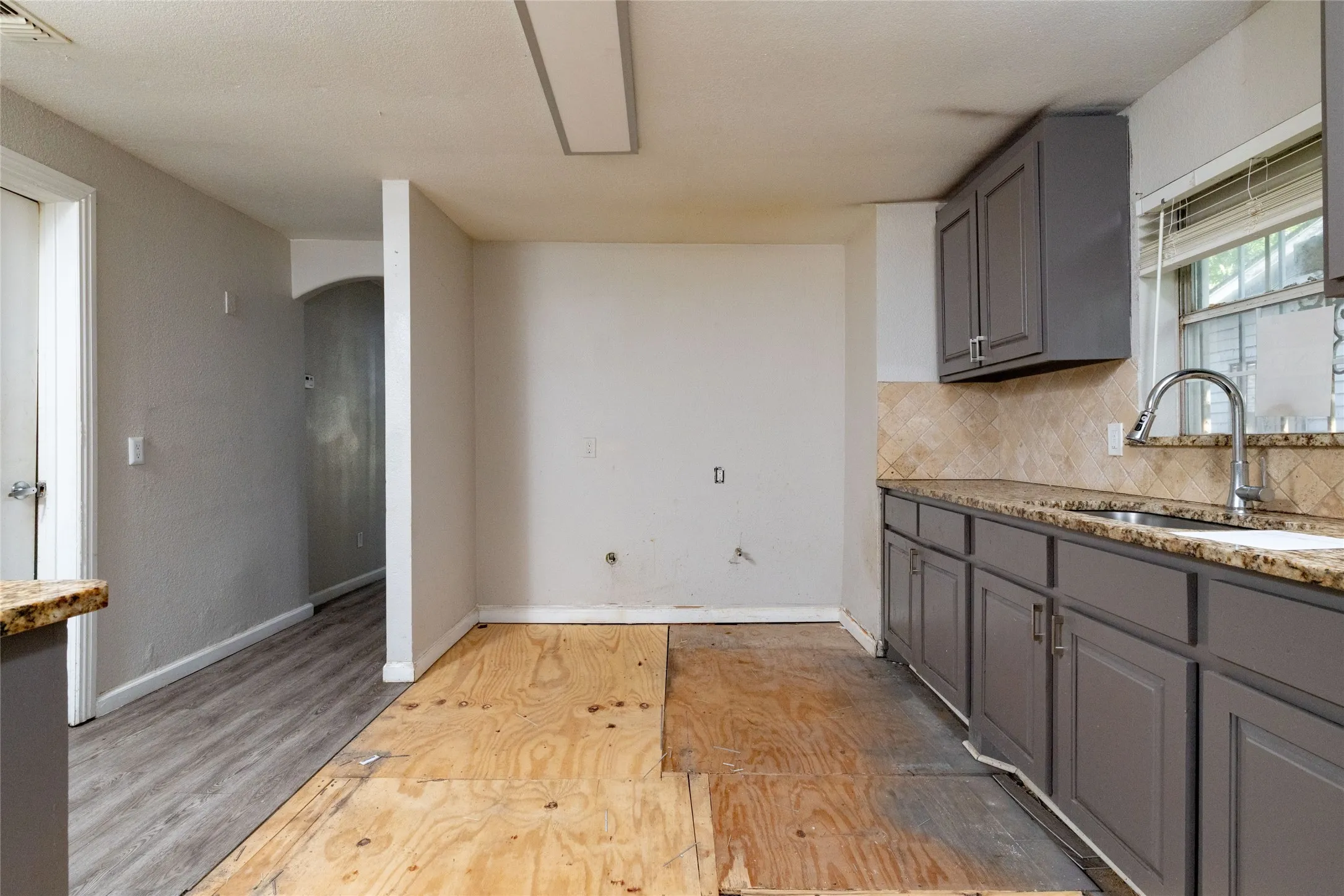 Single Family Residence For Sale in Dallas County , 3219 N Winnetka Avenue, Dallas, Texas 75212, 3 Bedroom, 2 Bathroom, Garage spaces, 1,245 Sqft, built in 1941, mls#21299376, Real Estate Agent in Dallas, Homes For Sale in Dallas county, Homes For Sale in Dallas, Realtor in Dallas Texas, Real Estate Brokerage Independent Realty Texas, Luminita Cordes Realtor