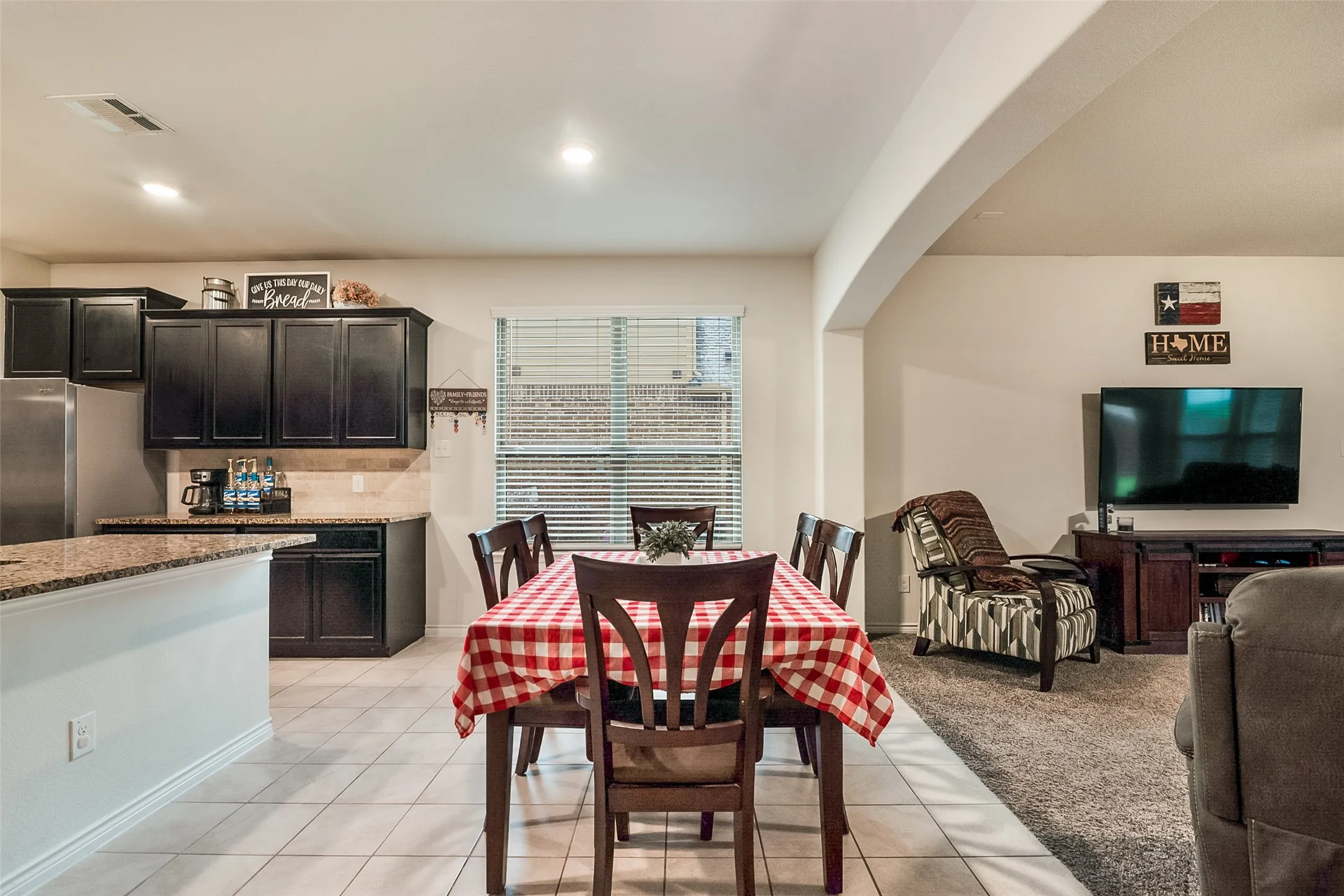 Single Family Residence For Sale in Grayson County , 1733 Beasley Street, Van Alstyne, Texas 75495, 4 Bedroom, 3 Bathroom, 2 Garage spaces, 2,983 Sqft, built in 2018, mls#21301978, Real Estate Agent in Van Alstyne, Homes For Sale in Grayson county, Homes For Sale in Van Alstyne, Realtor in Van Alstyne Texas, Real Estate Brokerage Independent Realty Texas, Luminita Cordes Realtor