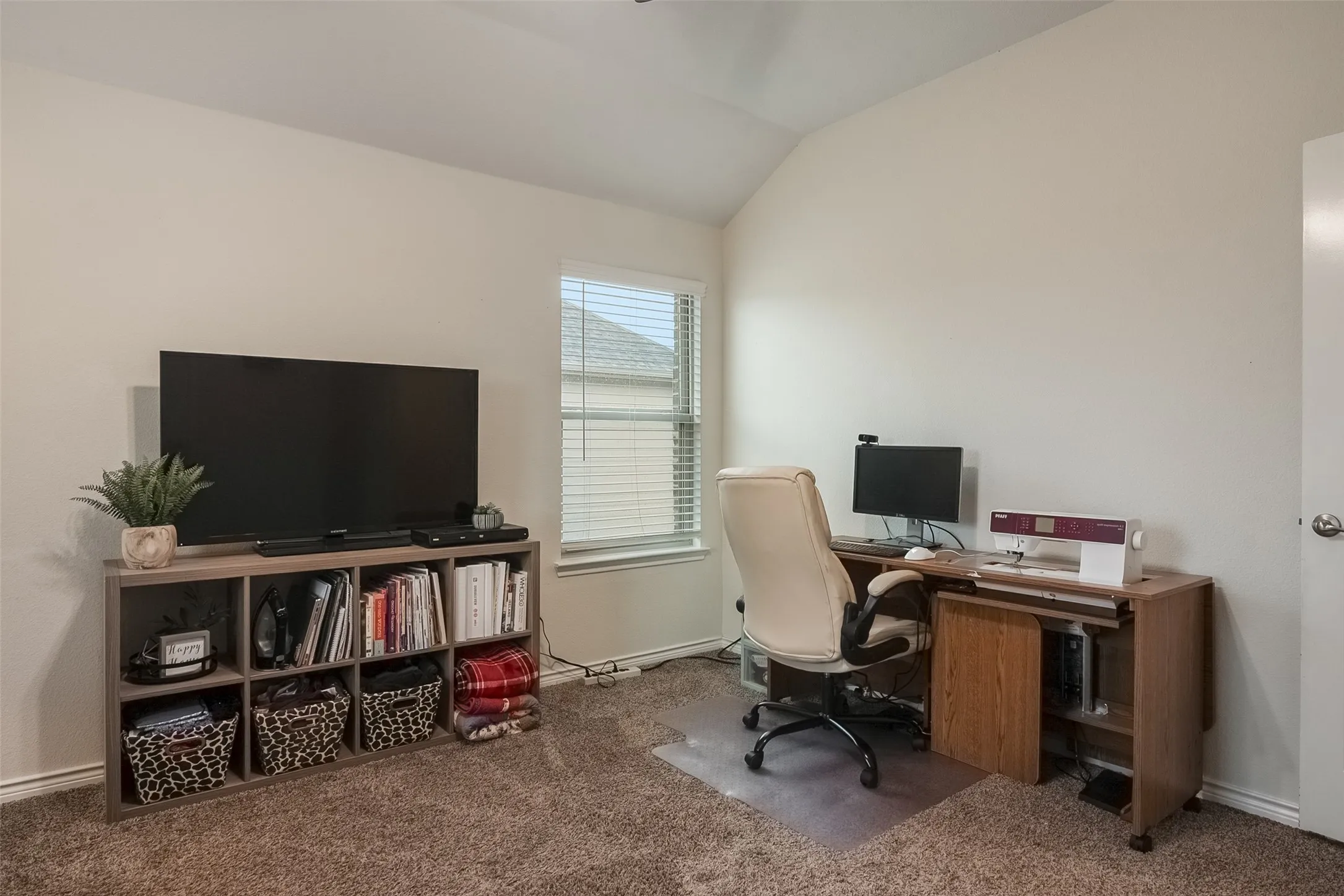 Single Family Residence For Sale in Grayson County , 1733 Beasley Street, Van Alstyne, Texas 75495, 4 Bedroom, 3 Bathroom, 2 Garage spaces, 2,983 Sqft, built in 2018, mls#21301978, Real Estate Agent in Van Alstyne, Homes For Sale in Grayson county, Homes For Sale in Van Alstyne, Realtor in Van Alstyne Texas, Real Estate Brokerage Independent Realty Texas, Luminita Cordes Realtor