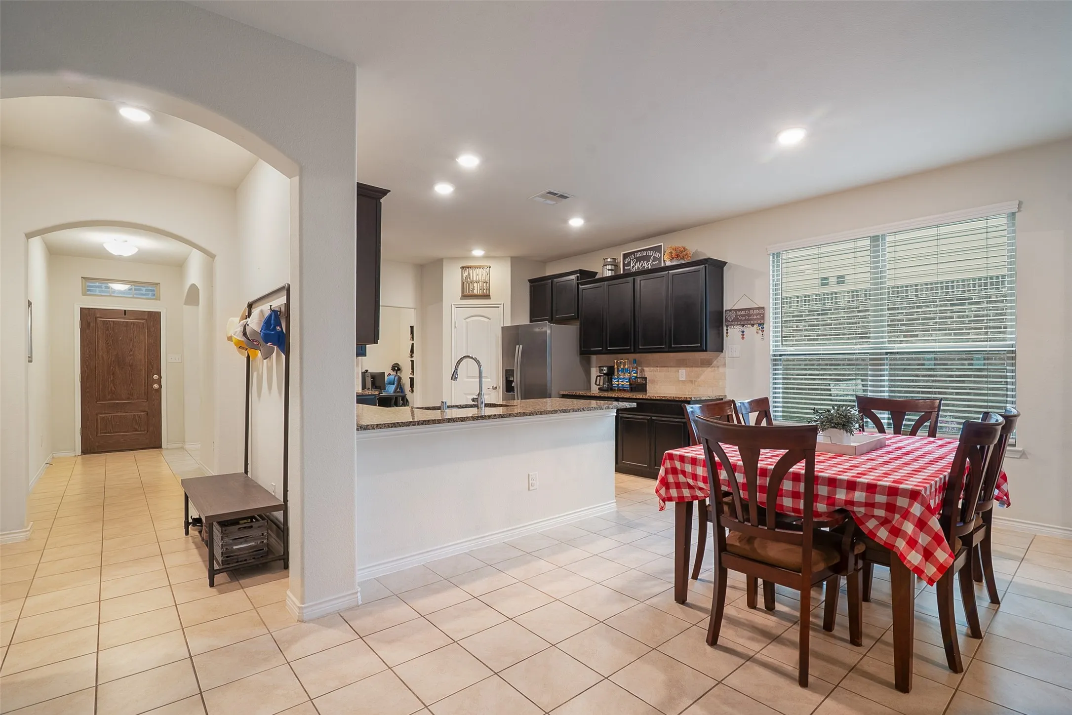 Single Family Residence For Sale in Grayson County , 1733 Beasley Street, Van Alstyne, Texas 75495, 4 Bedroom, 3 Bathroom, 2 Garage spaces, 2,983 Sqft, built in 2018, mls#21301978, Real Estate Agent in Van Alstyne, Homes For Sale in Grayson county, Homes For Sale in Van Alstyne, Realtor in Van Alstyne Texas, Real Estate Brokerage Independent Realty Texas, Luminita Cordes Realtor