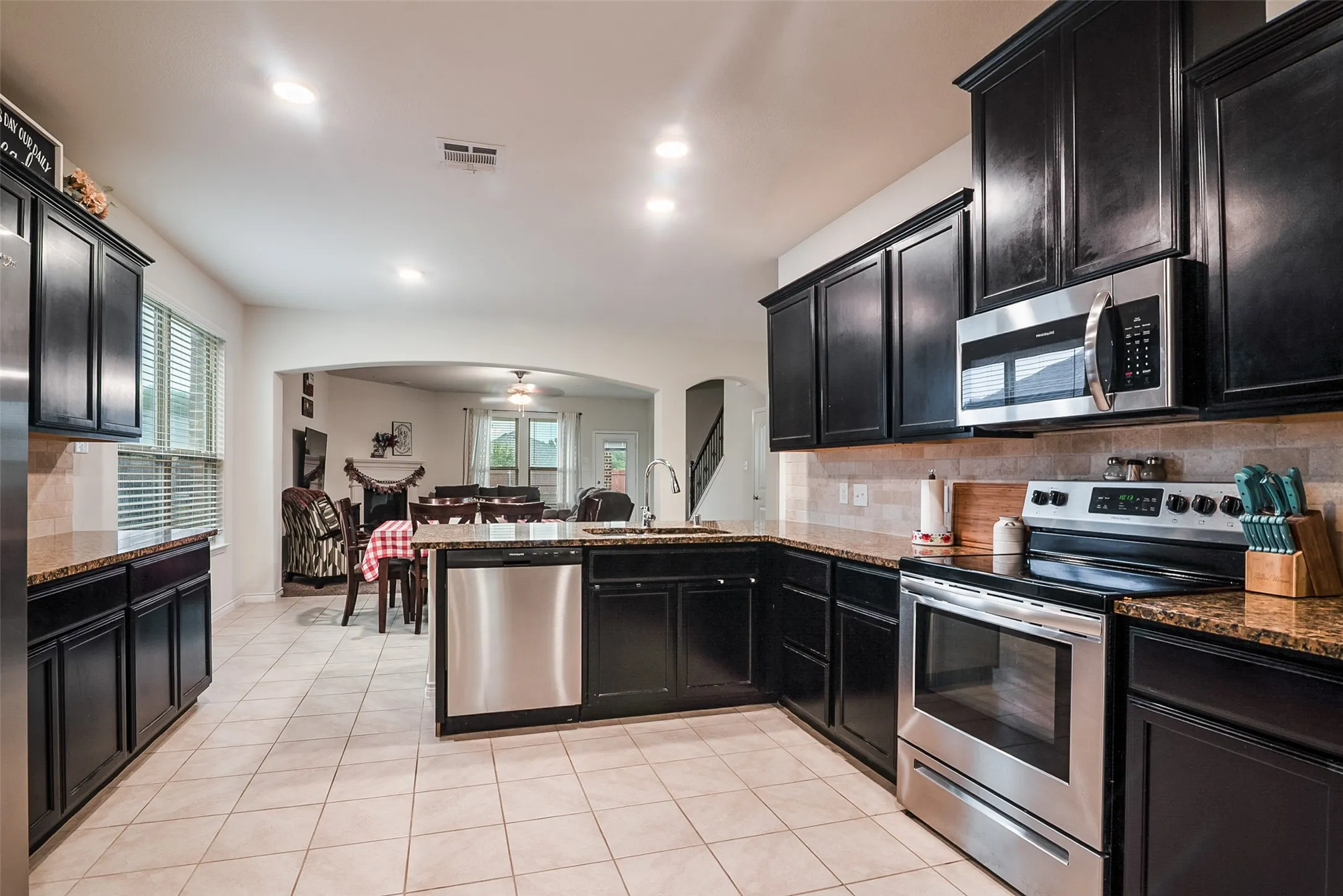 Single Family Residence For Sale in Grayson County , 1733 Beasley Street, Van Alstyne, Texas 75495, 4 Bedroom, 3 Bathroom, 2 Garage spaces, 2,983 Sqft, built in 2018, mls#21301978, Real Estate Agent in Van Alstyne, Homes For Sale in Grayson county, Homes For Sale in Van Alstyne, Realtor in Van Alstyne Texas, Real Estate Brokerage Independent Realty Texas, Luminita Cordes Realtor