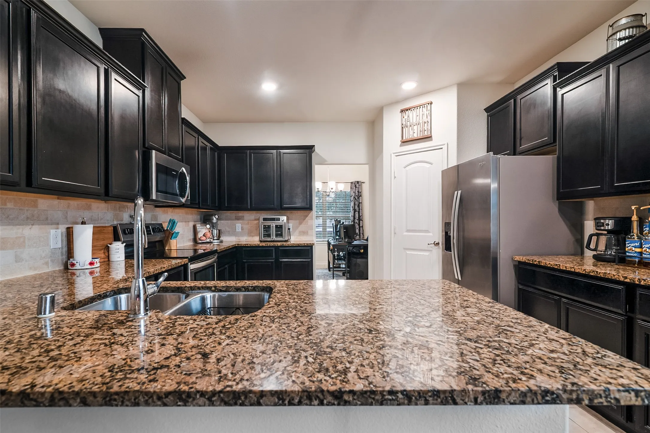 Single Family Residence For Sale in Grayson County , 1733 Beasley Street, Van Alstyne, Texas 75495, 4 Bedroom, 3 Bathroom, 2 Garage spaces, 2,983 Sqft, built in 2018, mls#21301978, Real Estate Agent in Van Alstyne, Homes For Sale in Grayson county, Homes For Sale in Van Alstyne, Realtor in Van Alstyne Texas, Real Estate Brokerage Independent Realty Texas, Luminita Cordes Realtor