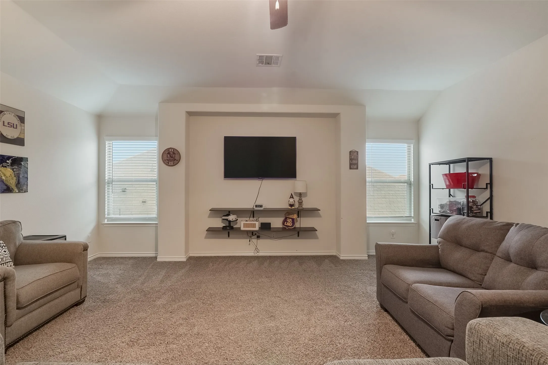 Single Family Residence For Sale in Grayson County , 1733 Beasley Street, Van Alstyne, Texas 75495, 4 Bedroom, 3 Bathroom, 2 Garage spaces, 2,983 Sqft, built in 2018, mls#21301978, Real Estate Agent in Van Alstyne, Homes For Sale in Grayson county, Homes For Sale in Van Alstyne, Realtor in Van Alstyne Texas, Real Estate Brokerage Independent Realty Texas, Luminita Cordes Realtor