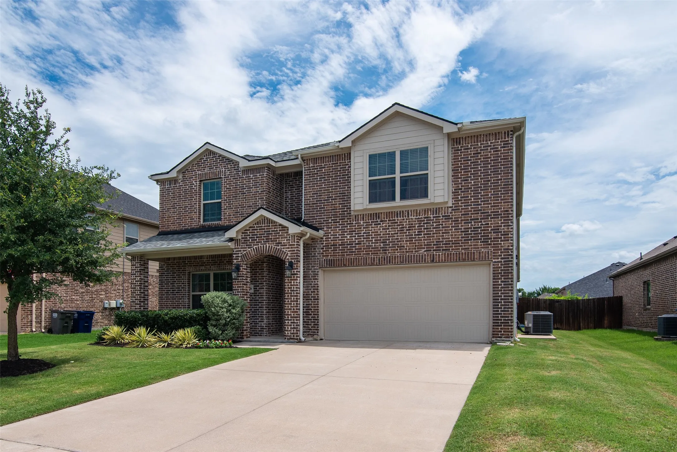 Single Family Residence For Sale in Grayson County , 1733 Beasley Street, Van Alstyne, Texas 75495, 4 Bedroom, 3 Bathroom, 2 Garage spaces, 2,983 Sqft, built in 2018, mls#21301978, Real Estate Agent in Van Alstyne, Homes For Sale in Grayson county, Homes For Sale in Van Alstyne, Realtor in Van Alstyne Texas, Real Estate Brokerage Independent Realty Texas, Luminita Cordes Realtor