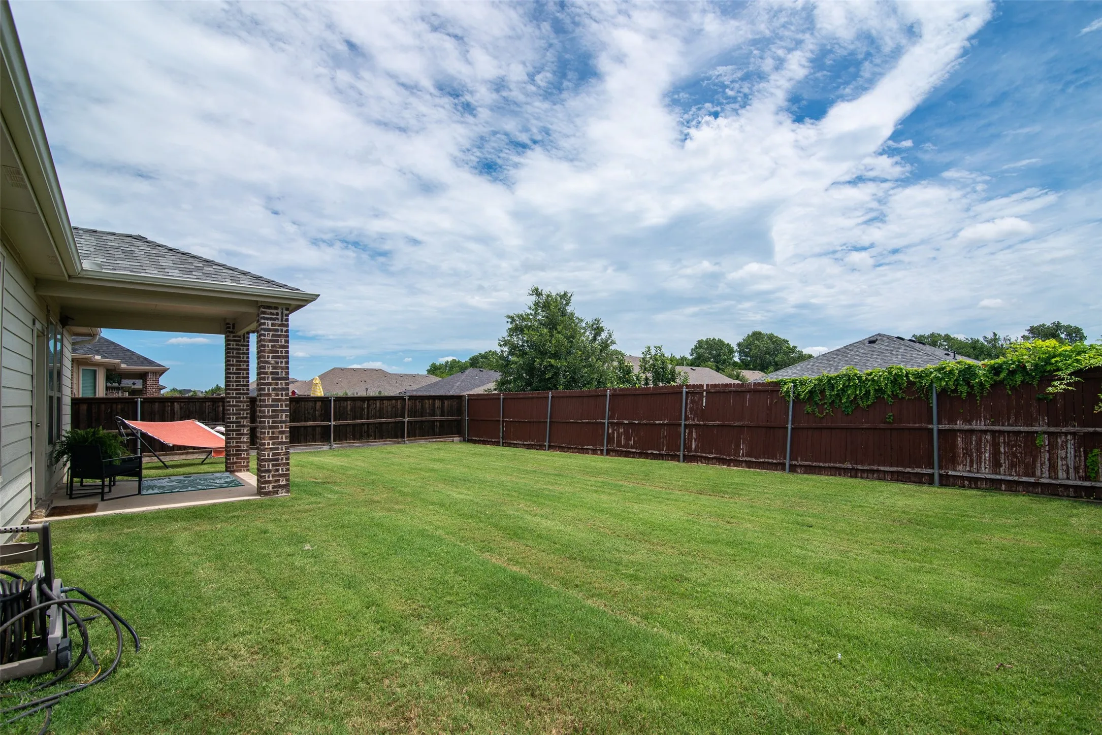 Single Family Residence For Sale in Grayson County , 1733 Beasley Street, Van Alstyne, Texas 75495, 4 Bedroom, 3 Bathroom, 2 Garage spaces, 2,983 Sqft, built in 2018, mls#21301978, Real Estate Agent in Van Alstyne, Homes For Sale in Grayson county, Homes For Sale in Van Alstyne, Realtor in Van Alstyne Texas, Real Estate Brokerage Independent Realty Texas, Luminita Cordes Realtor