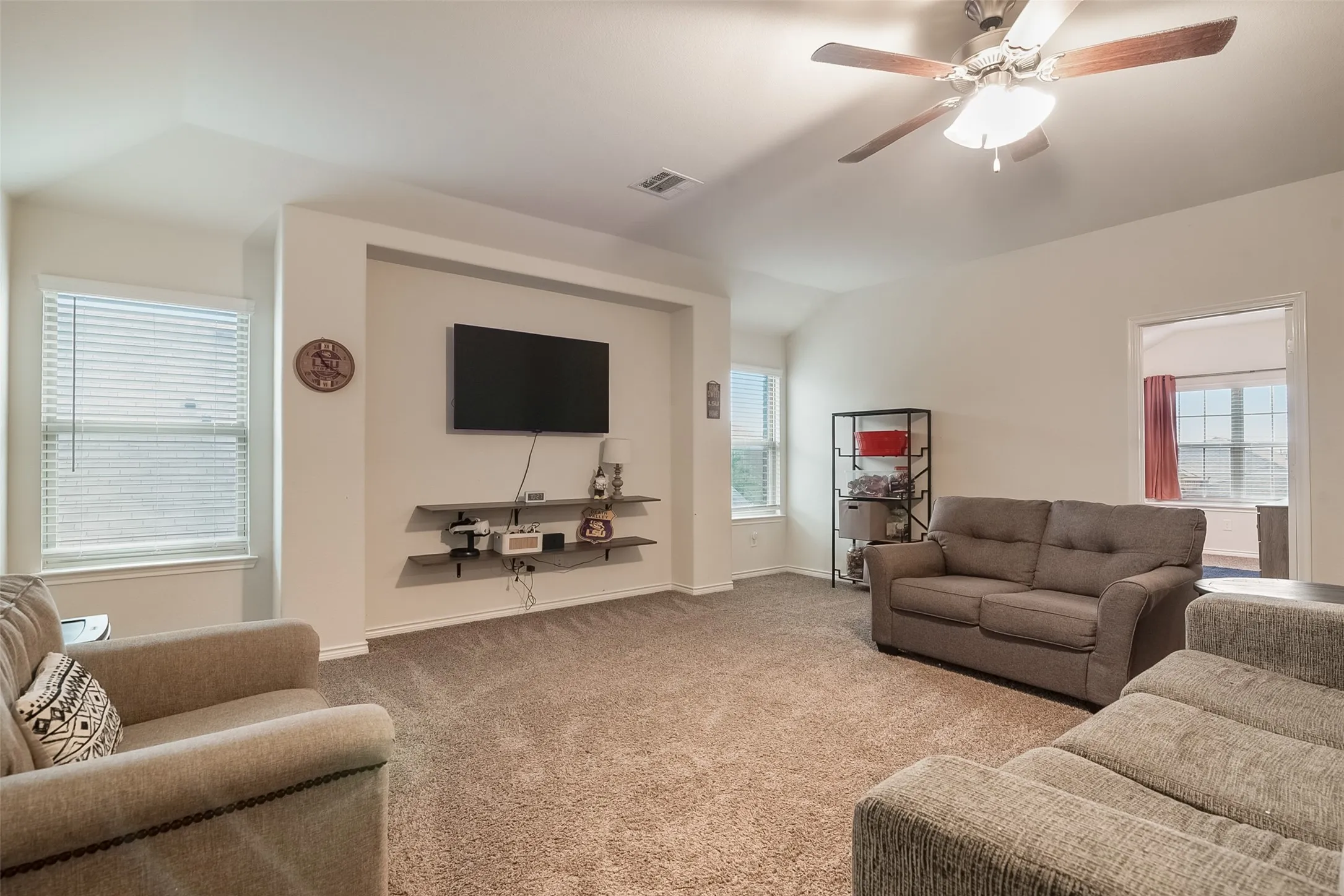 Single Family Residence For Sale in Grayson County , 1733 Beasley Street, Van Alstyne, Texas 75495, 4 Bedroom, 3 Bathroom, 2 Garage spaces, 2,983 Sqft, built in 2018, mls#21301978, Real Estate Agent in Van Alstyne, Homes For Sale in Grayson county, Homes For Sale in Van Alstyne, Realtor in Van Alstyne Texas, Real Estate Brokerage Independent Realty Texas, Luminita Cordes Realtor